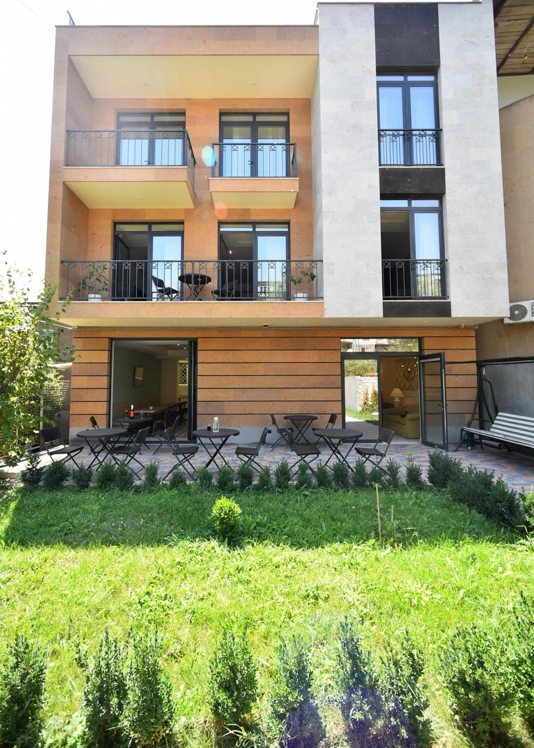 Property building in Hotel Avenue 30