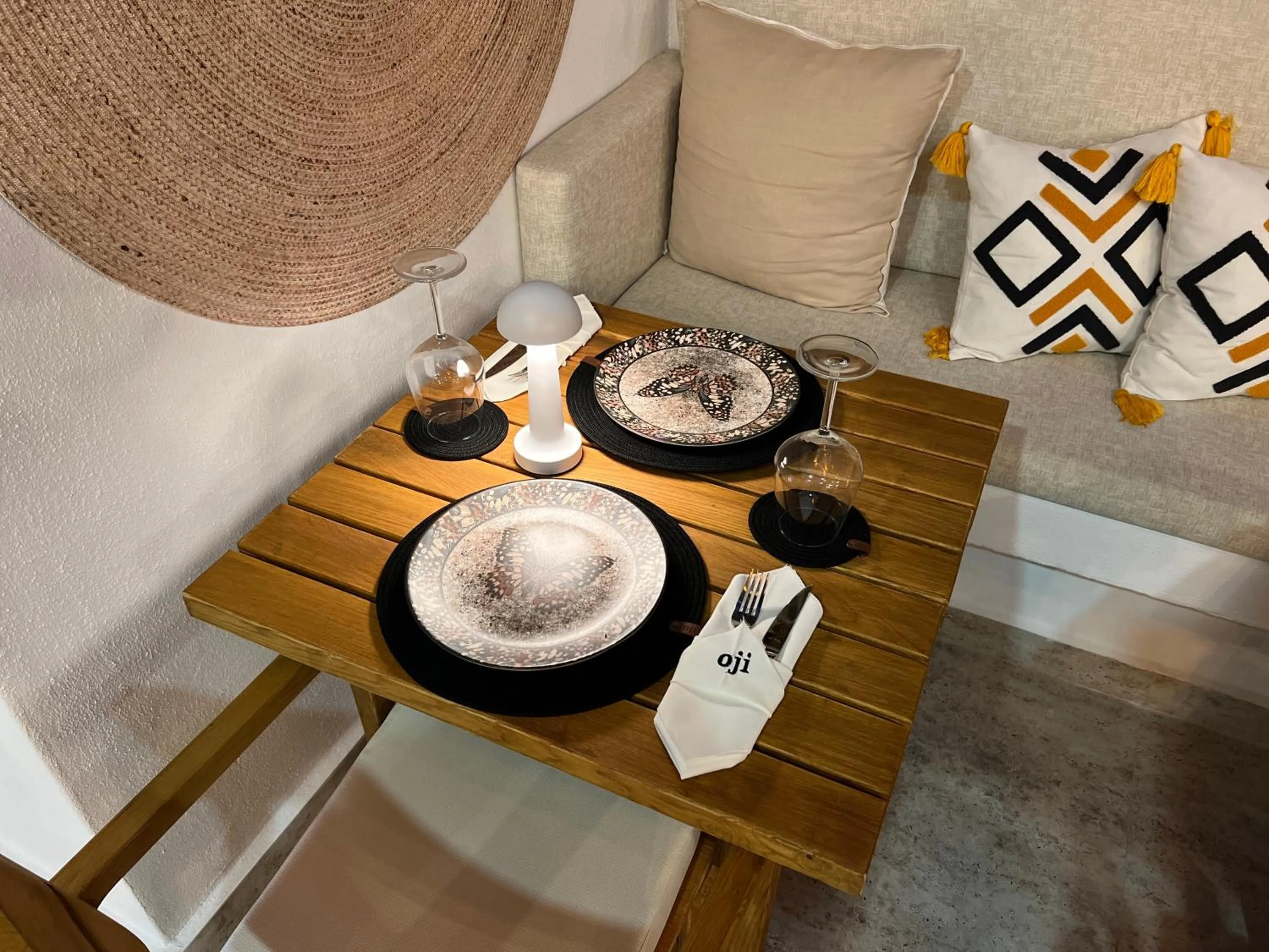 Food and drinks in Oji Hotel