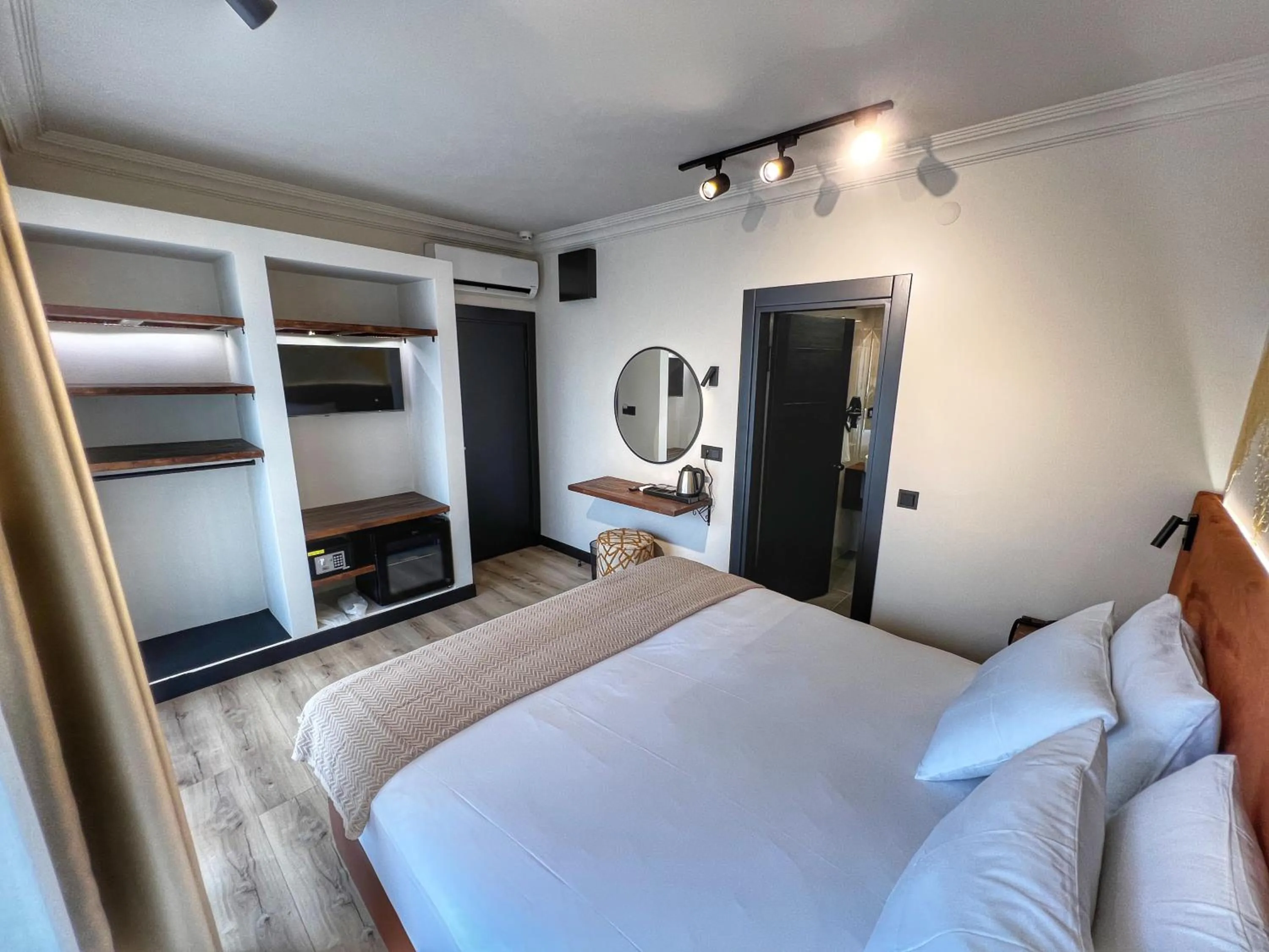 Photo of the whole room, Bed in Oji Hotel