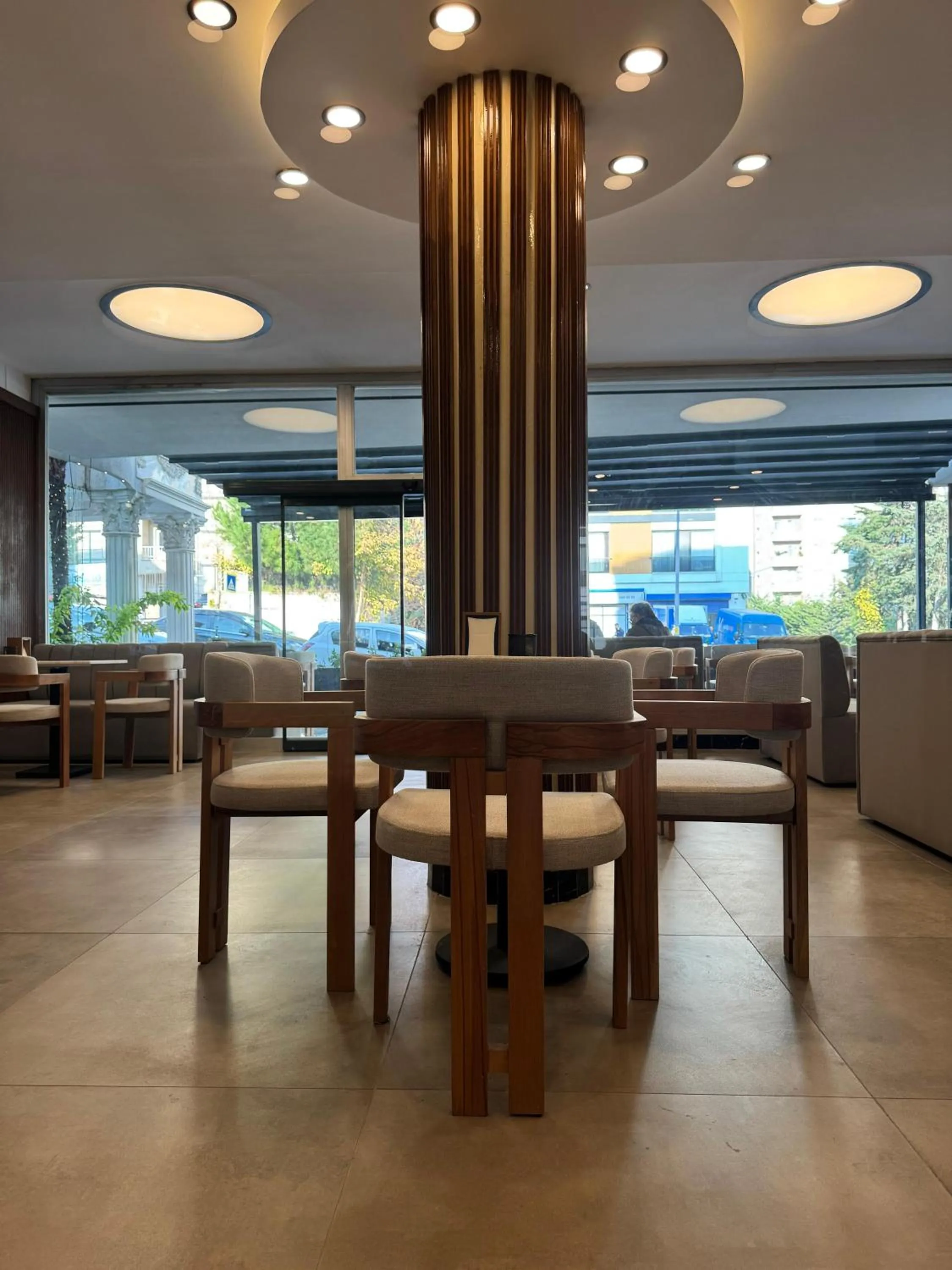 Restaurant/places to eat in Istanblu Hotel Ataşehir