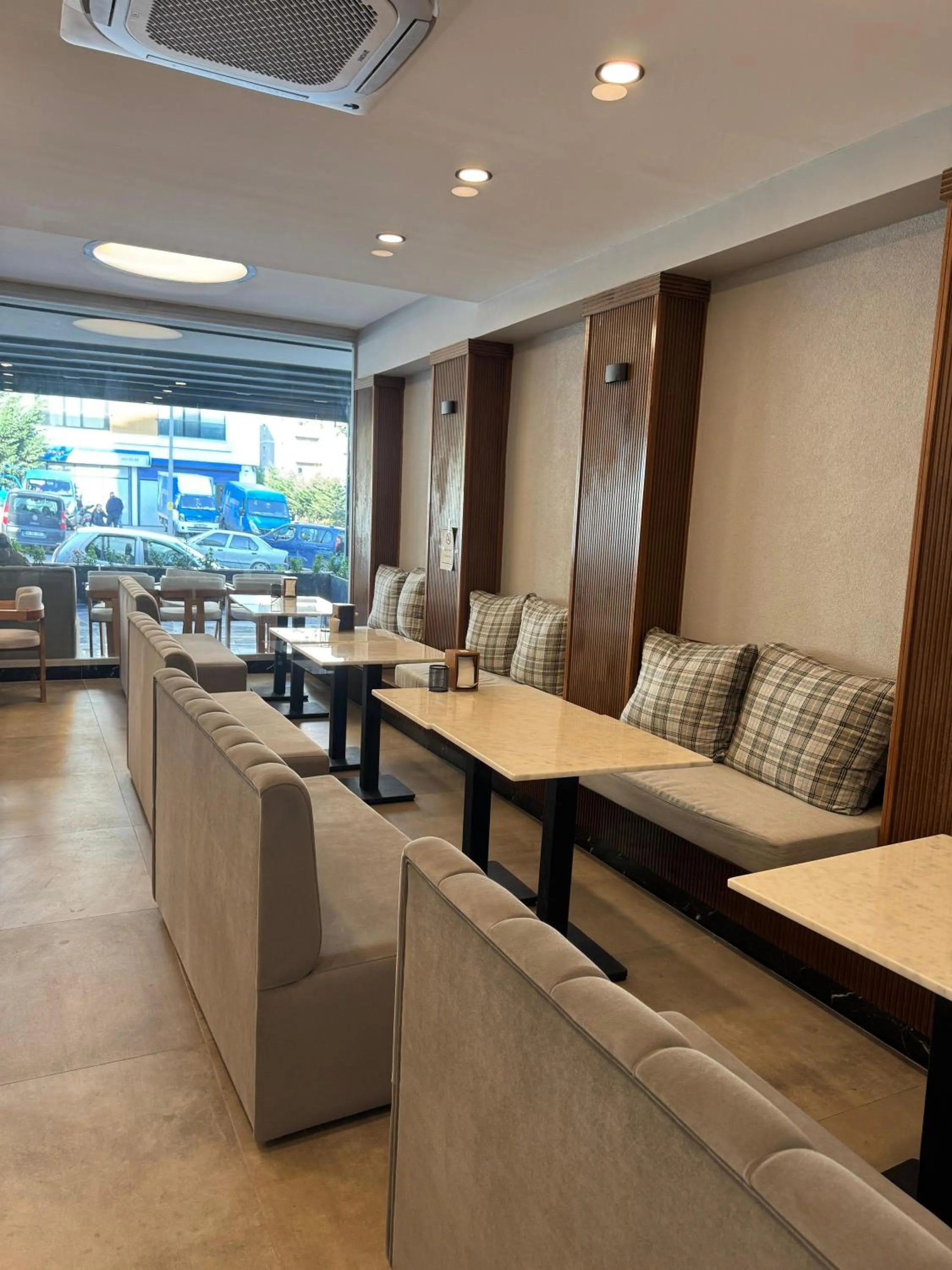 Restaurant/places to eat in Istanblu Hotel Ataşehir