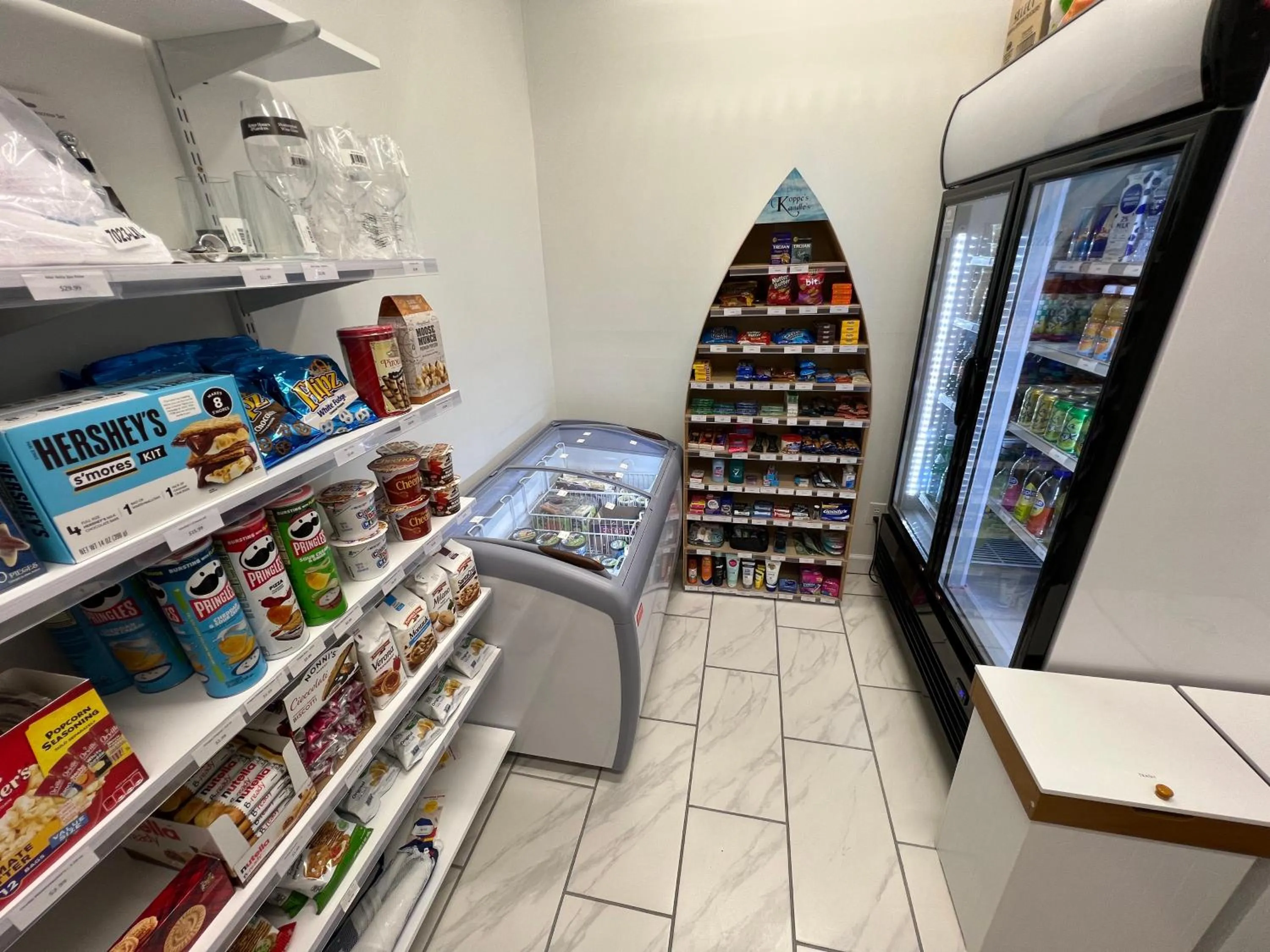 On-site shops in Mar Bella Boutique Hotel & Spa