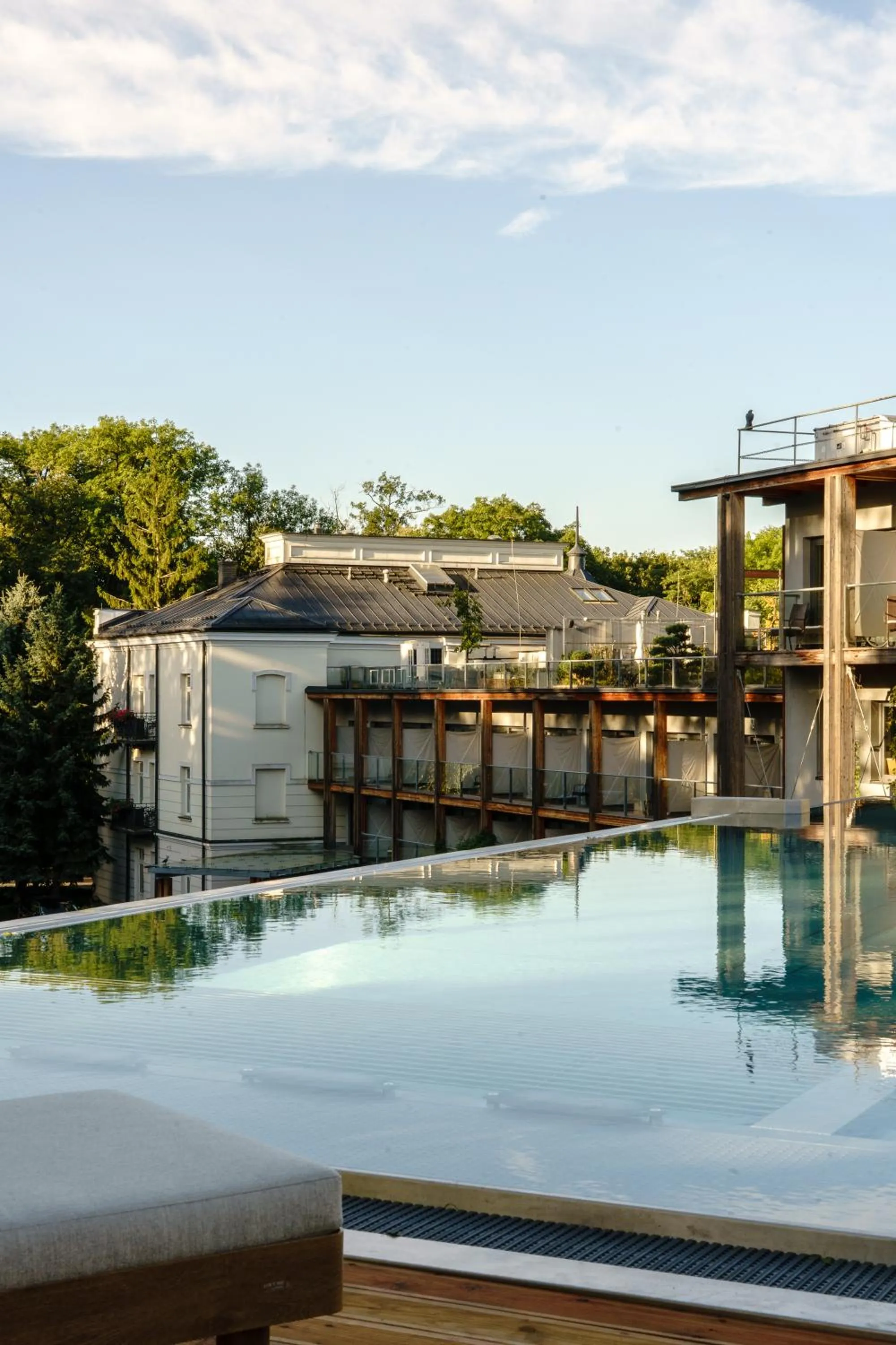 Swimming pool in Bristol Art & Medical SPA