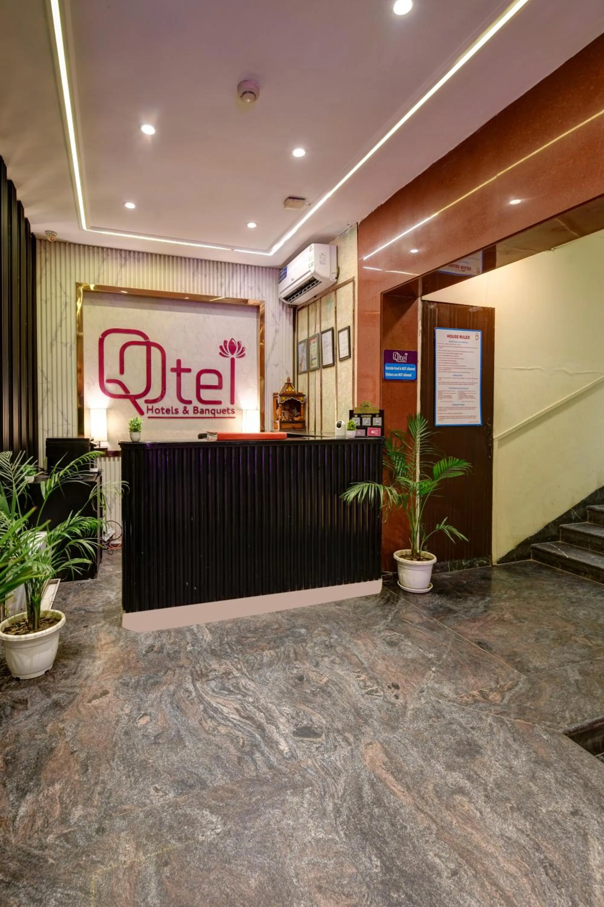Lobby or reception in Qotel Comfort AT Residency Kaushambi Anand Vihar