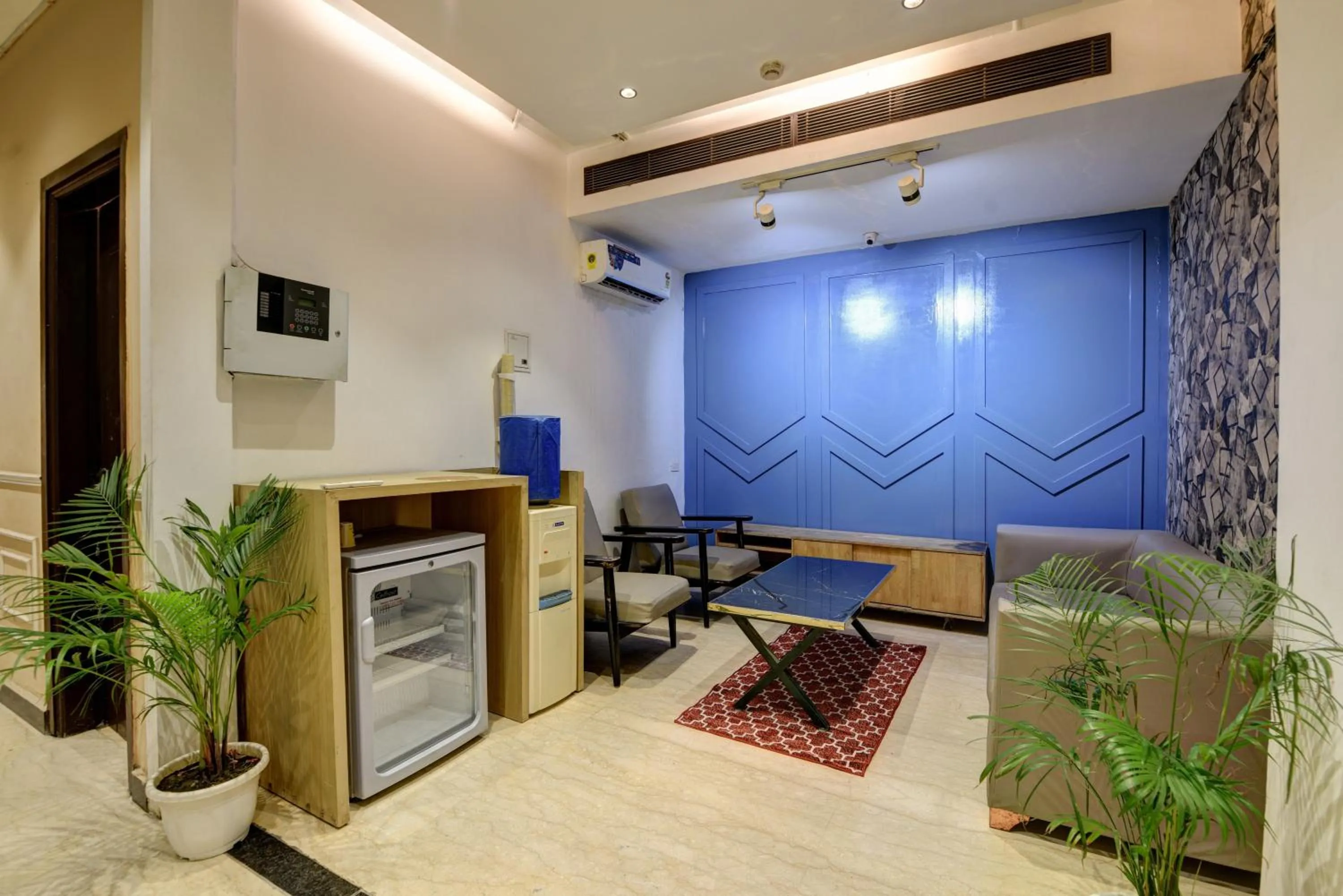 Seating area in Qotel Comfort AT Residency Kaushambi Anand Vihar