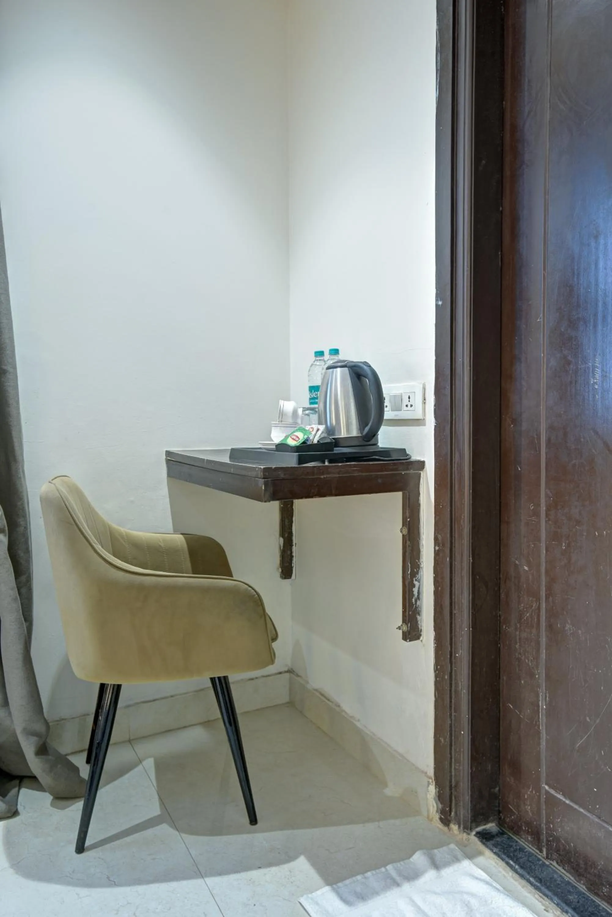 Living room in Qotel Comfort AT Residency Kaushambi Anand Vihar