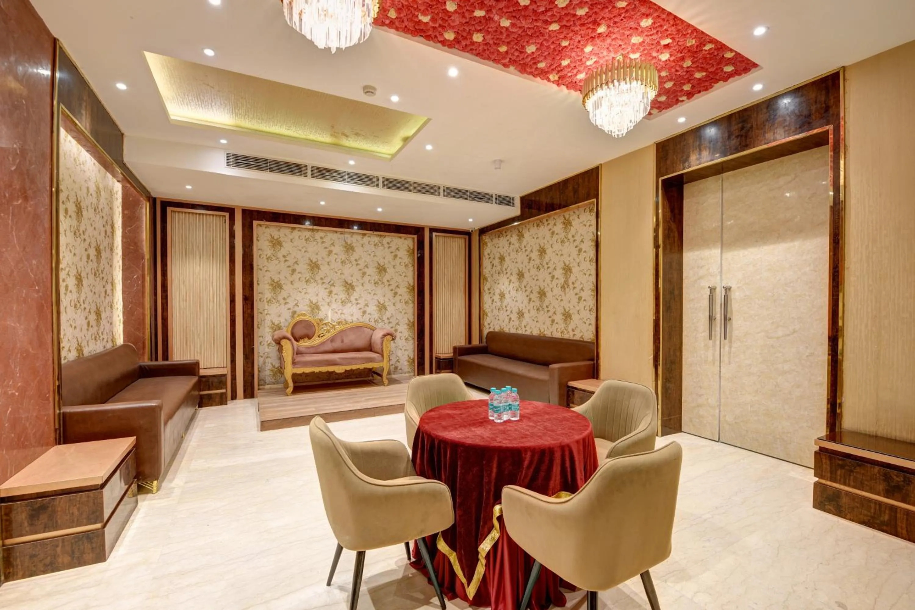 Banquet/Function facilities in Qotel Comfort AT Residency Kaushambi Anand Vihar