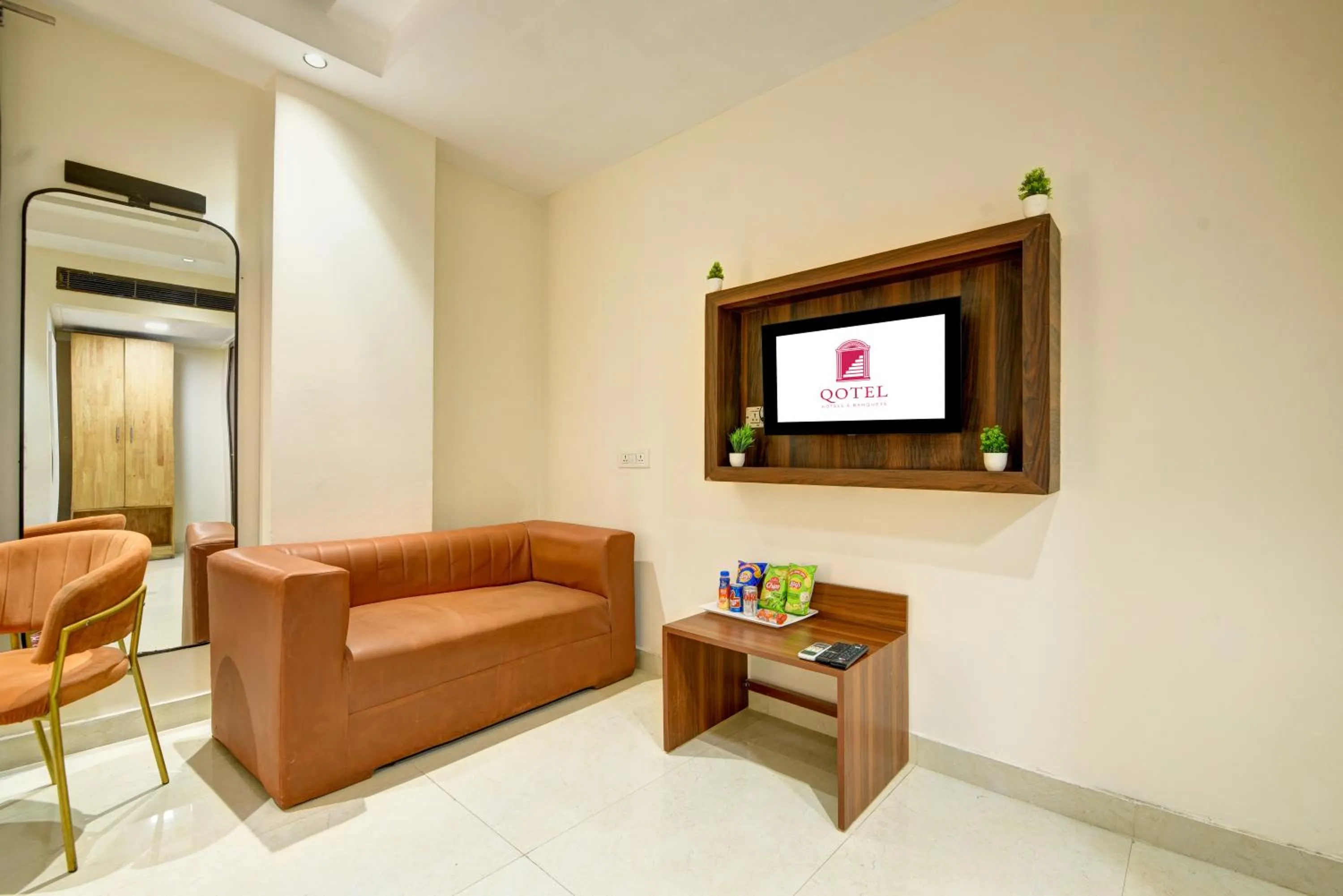 TV and multimedia in Qotel Comfort AT Residency Kaushambi Anand Vihar