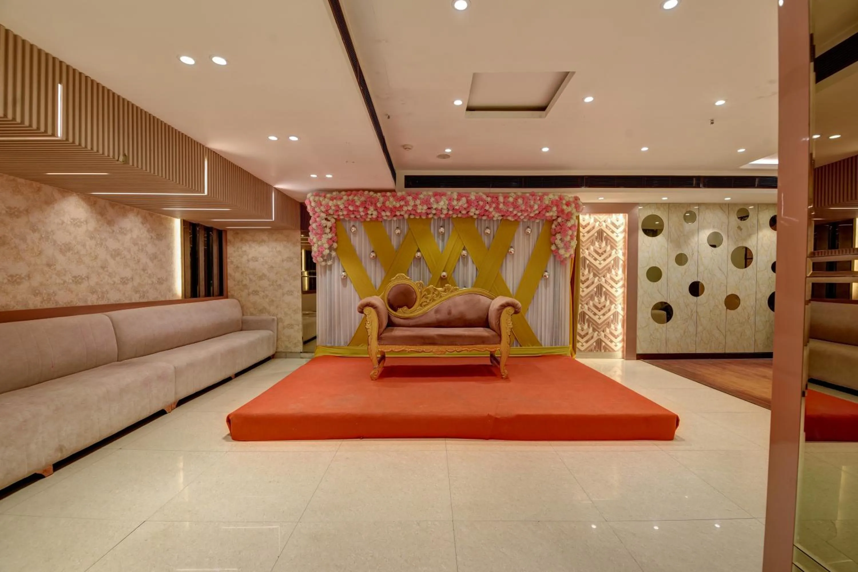 Banquet/Function facilities in Qotel Comfort AT Residency Kaushambi Anand Vihar