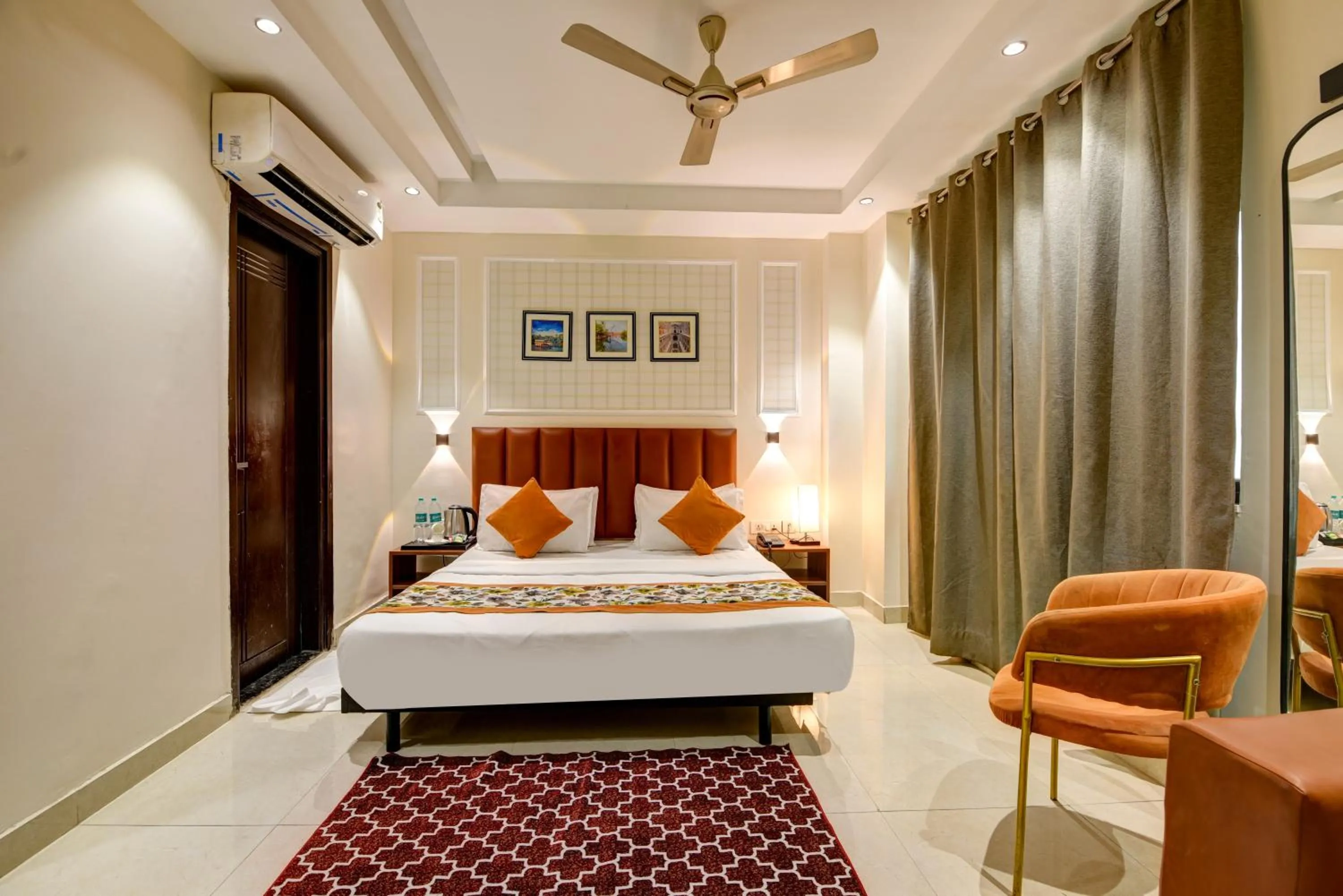 Bedroom, Bed in Qotel Comfort AT Residency Kaushambi Anand Vihar