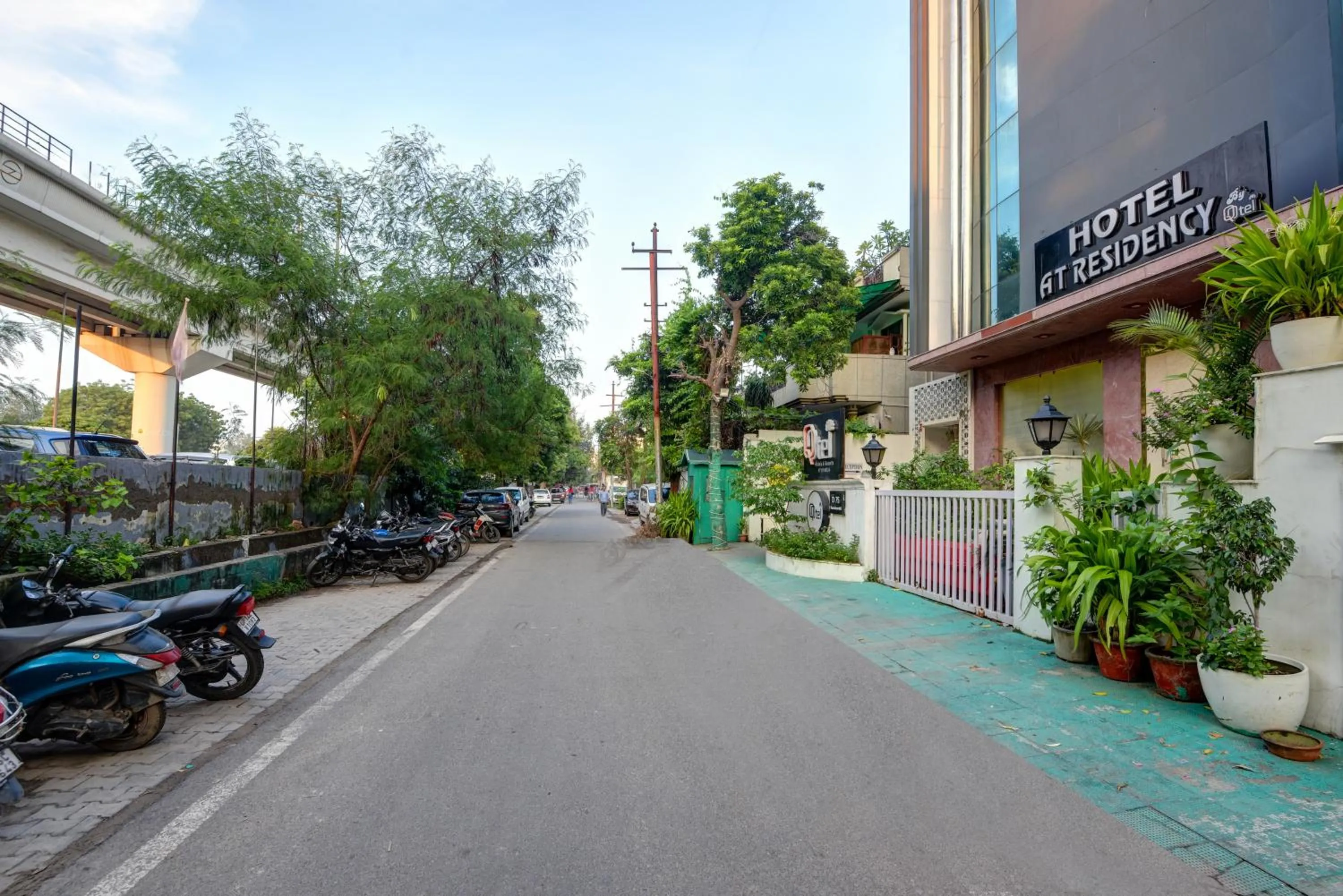 Property building in Qotel Comfort AT Residency Kaushambi Anand Vihar