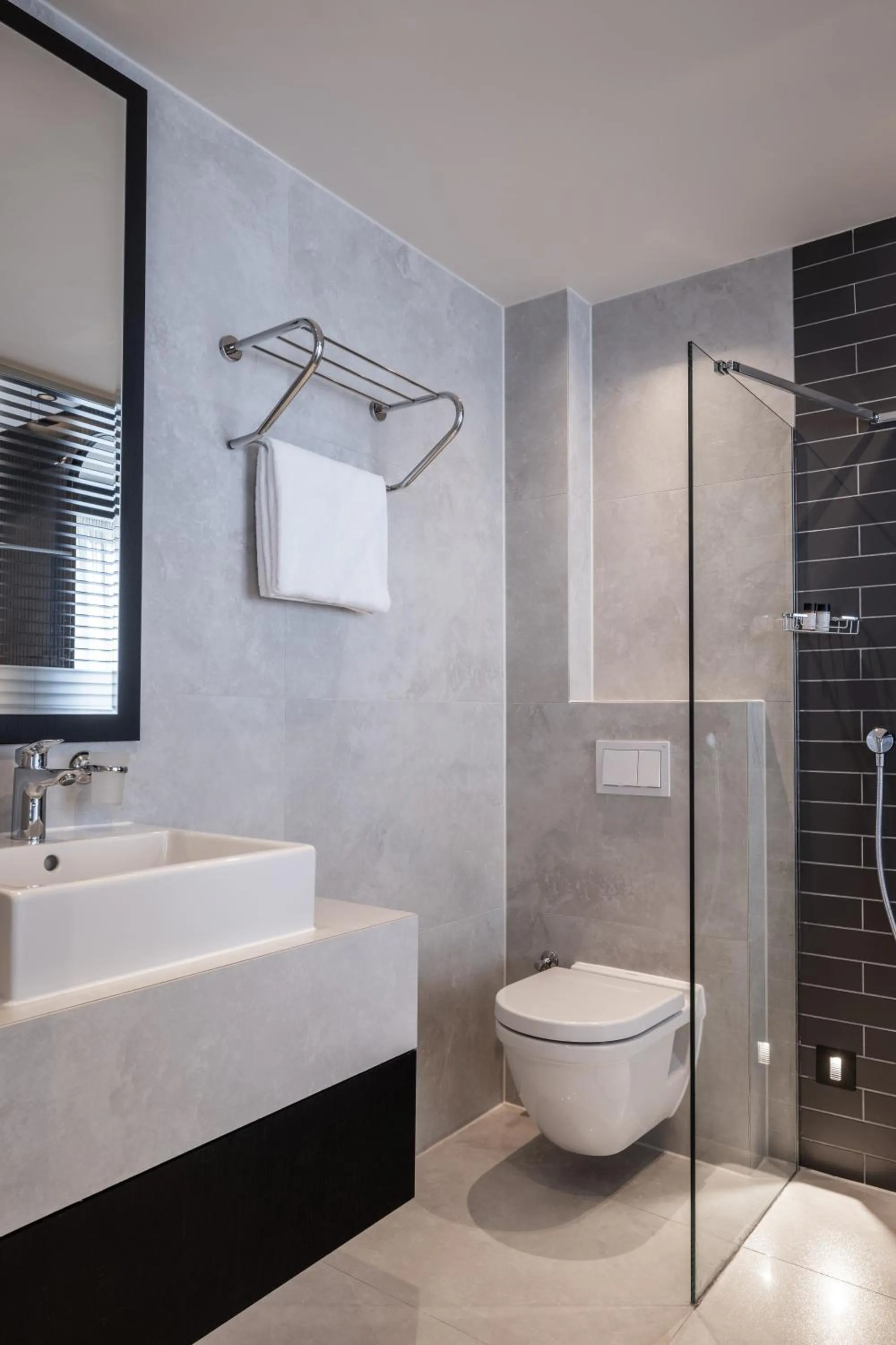 Shower in Derand Hotel