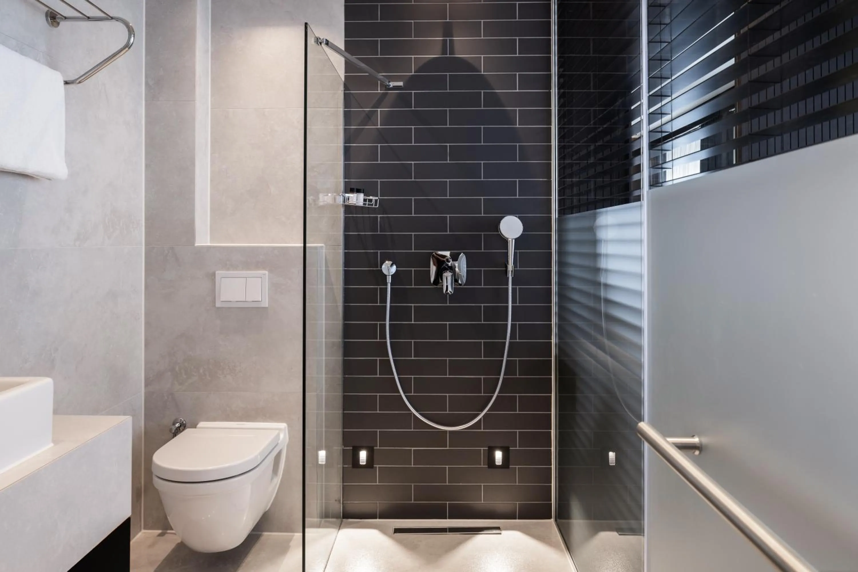 Shower in Derand Hotel