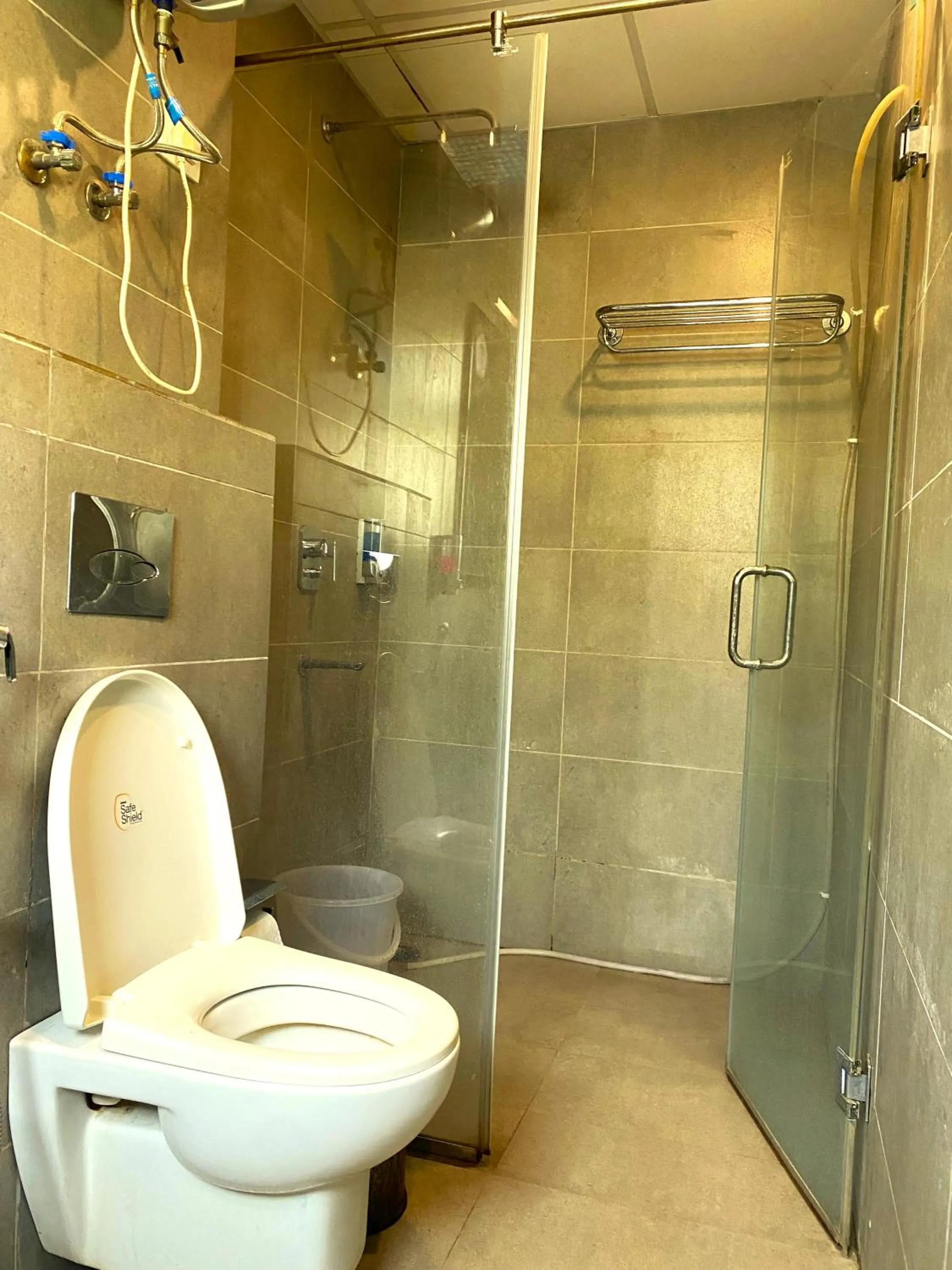 Shower in Qotel Comfort IP Residency East Delhi Preet Vihar