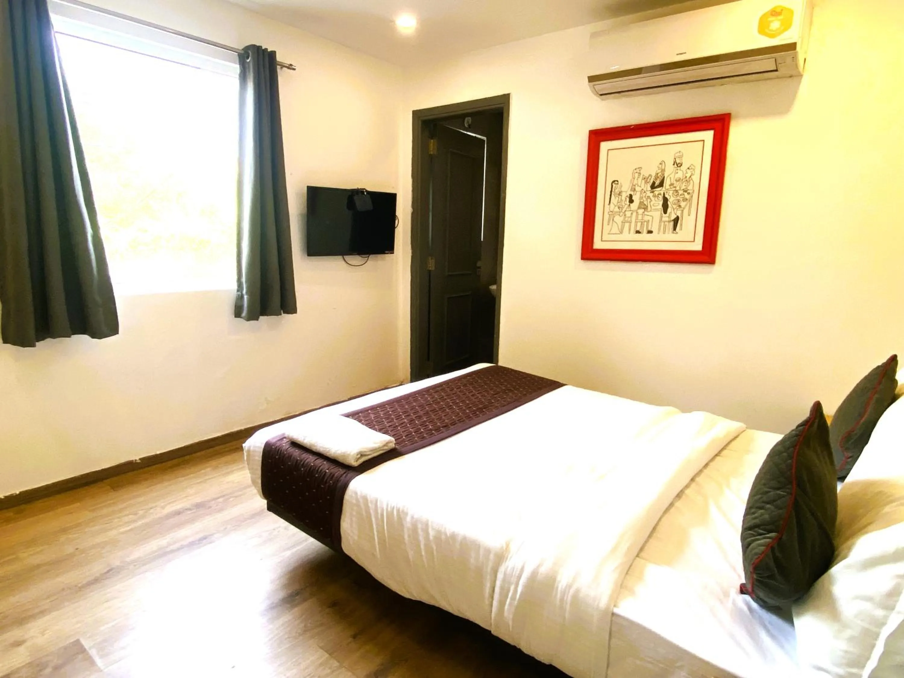 Communal lounge/ TV room, Bed in Qotel Comfort IP Residency East Delhi Preet Vihar