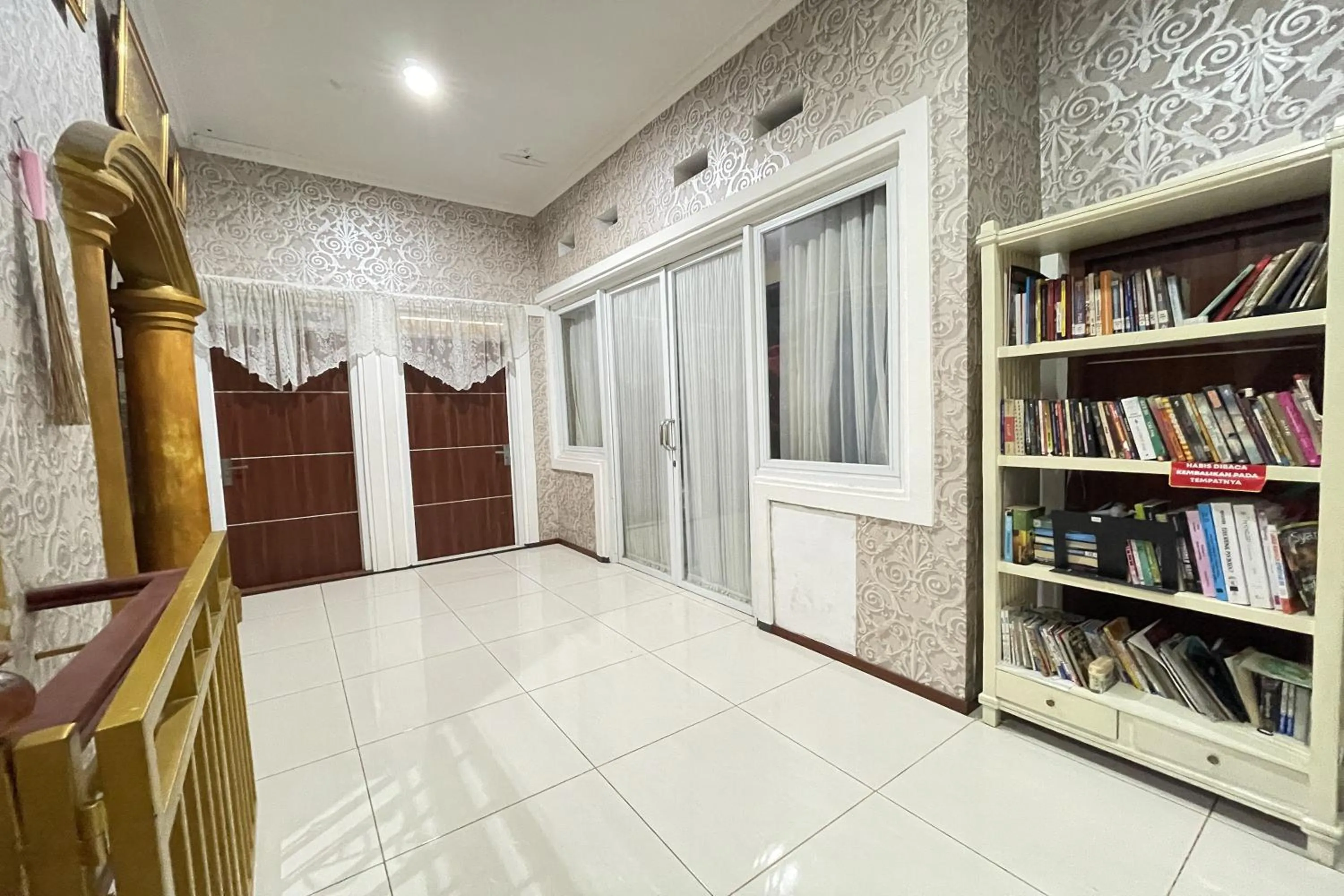 Family in Garden Lounge Villa