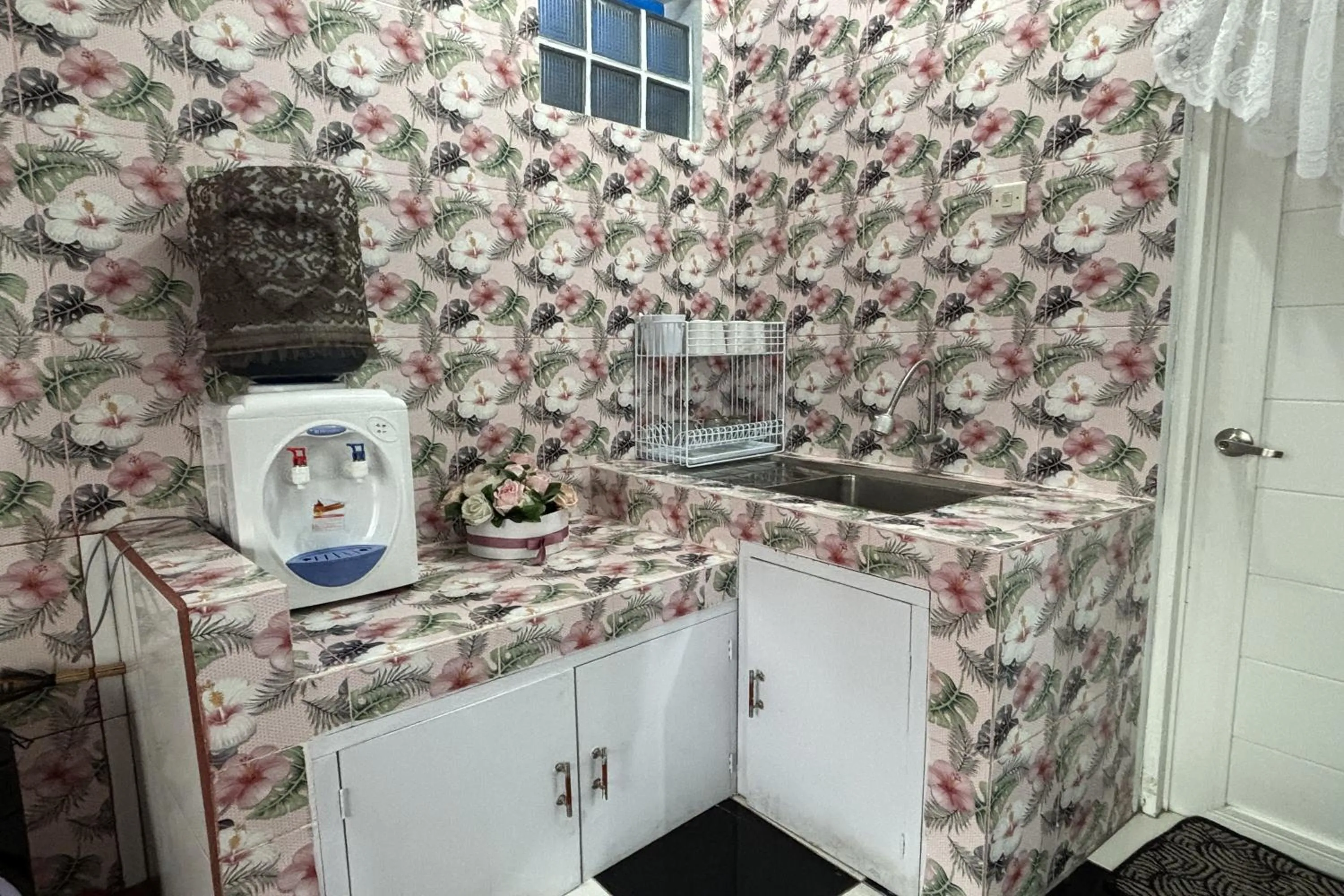 Kitchen or kitchenette in Garden Lounge Villa