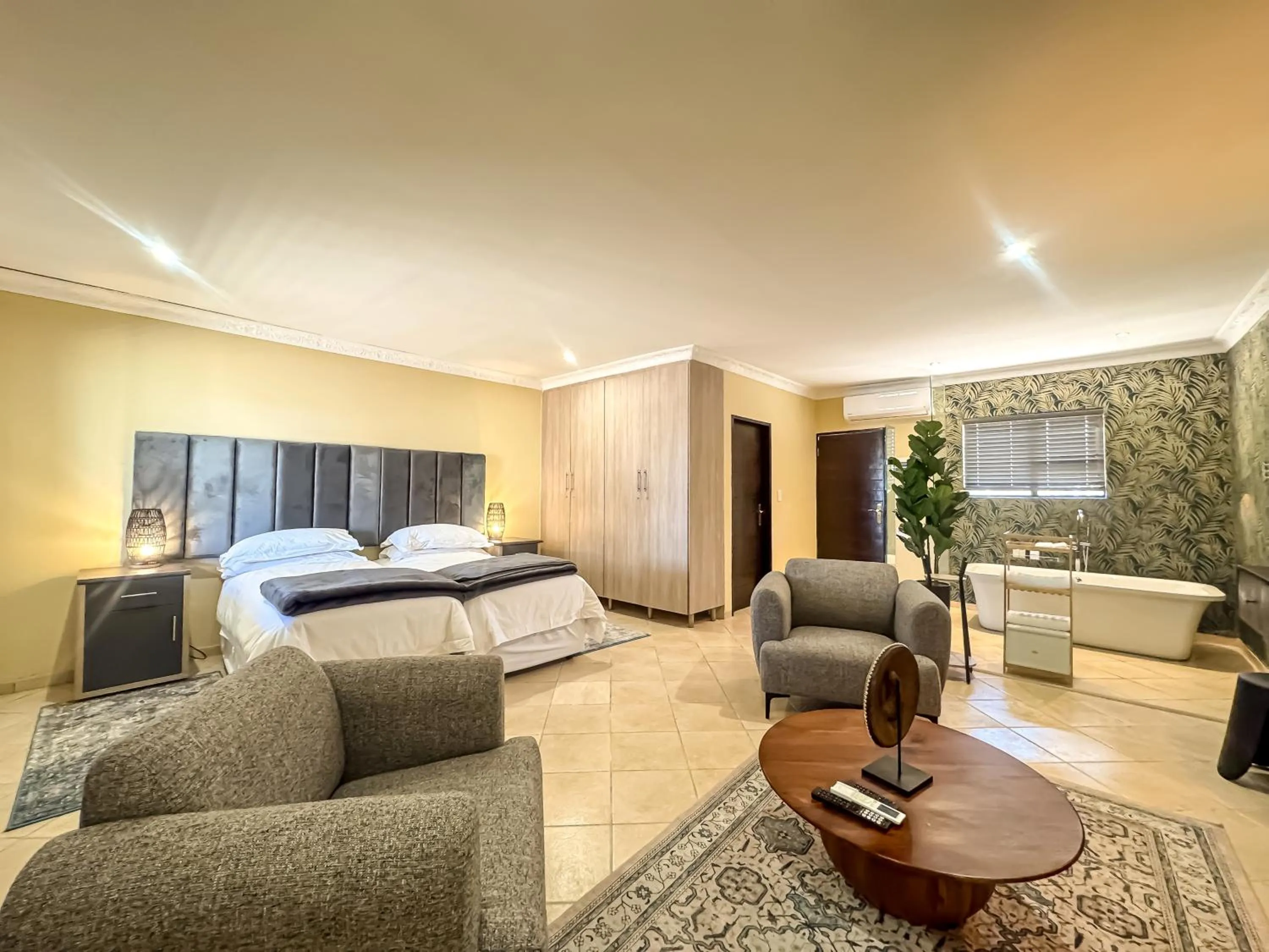 Bedroom, Bed in Shekinah Lion & Game Lodge