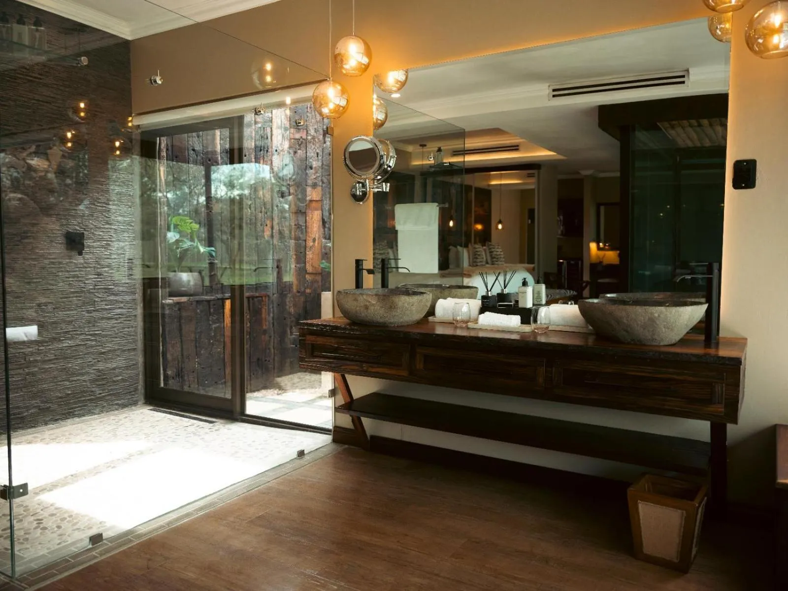 Bathroom, Bed in Shekinah Lion & Game Lodge