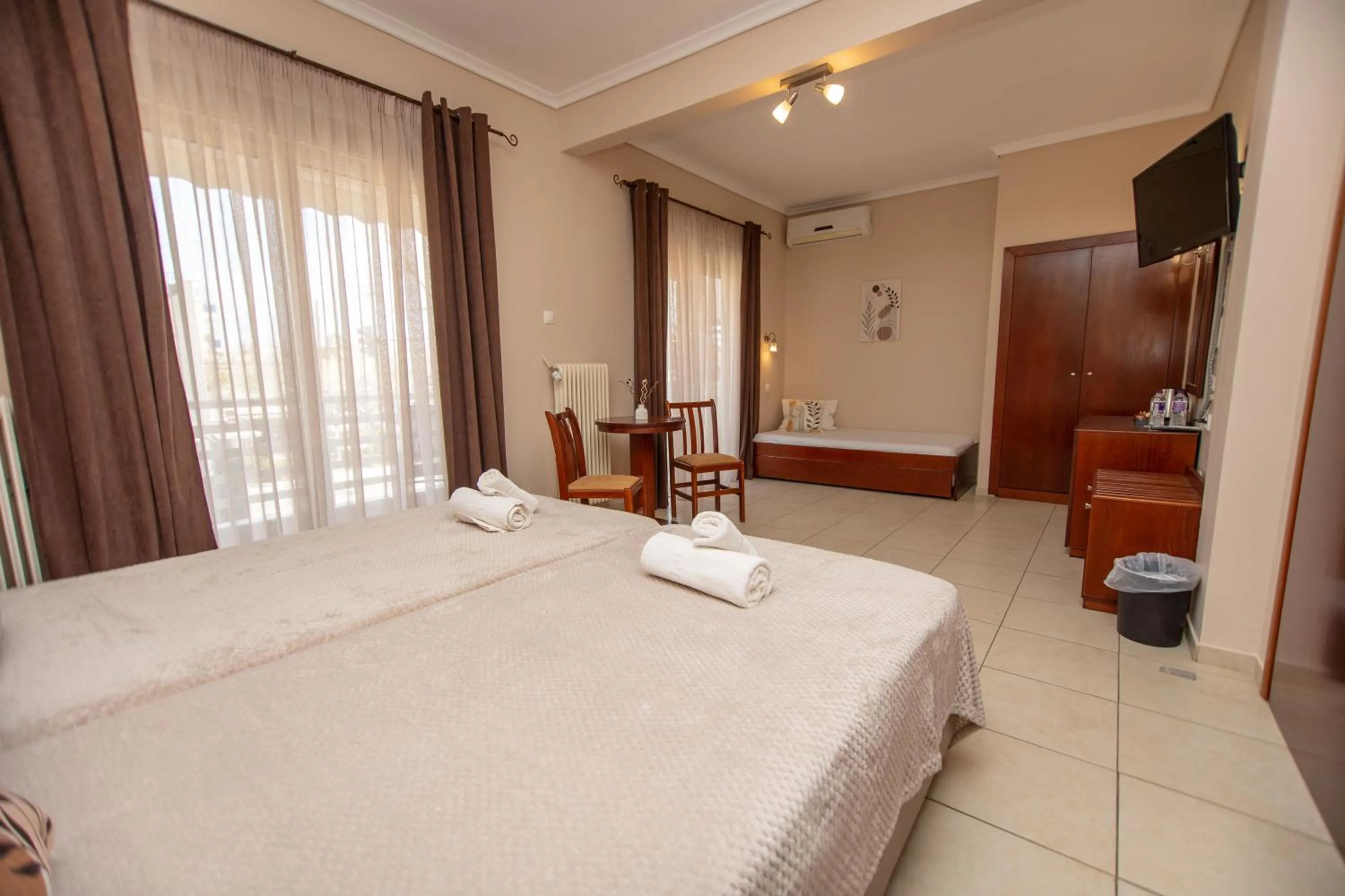 Bed in Hotel Strimoniko