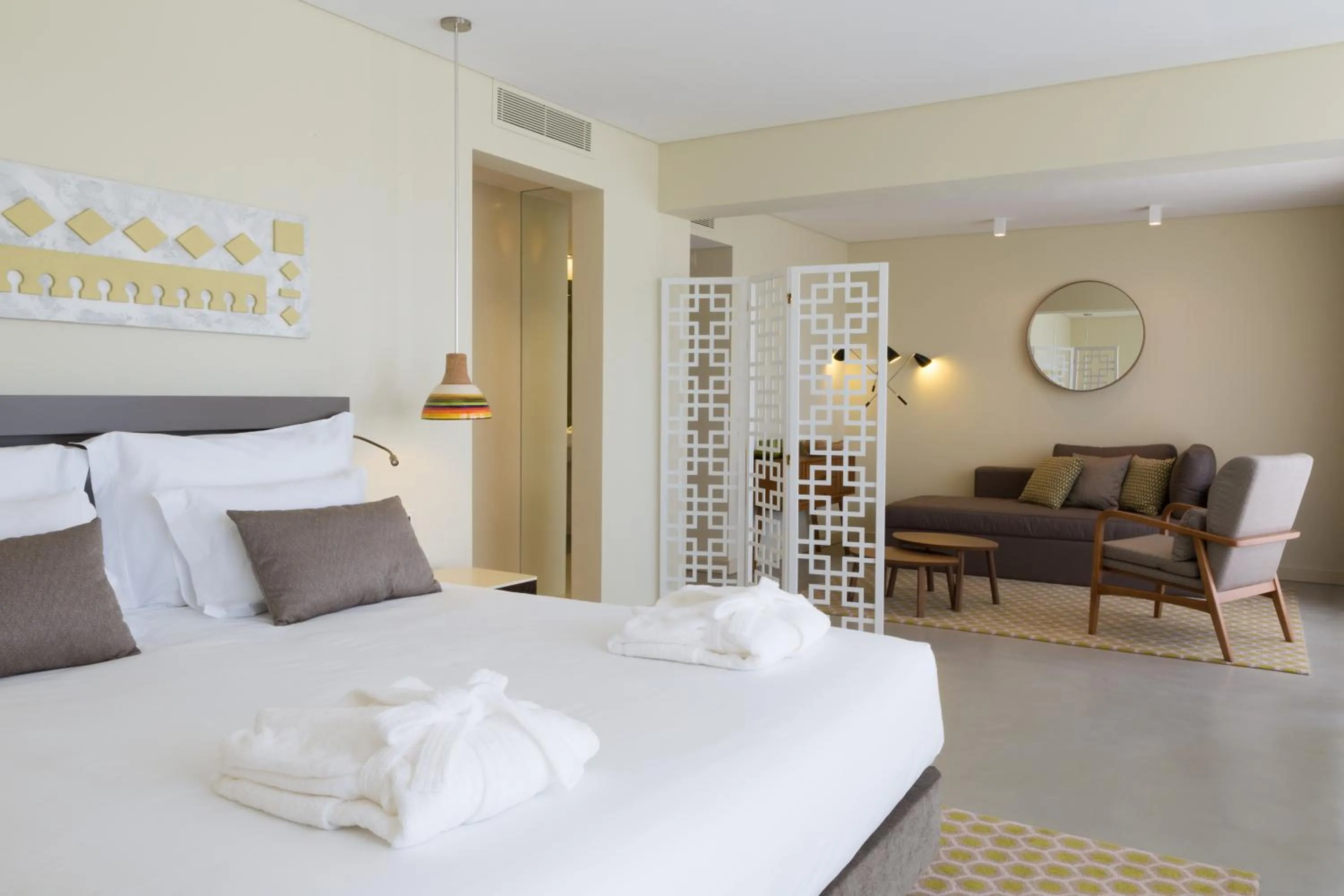 Communal lounge/ TV room, Bed in OZADI Tavira Hotel