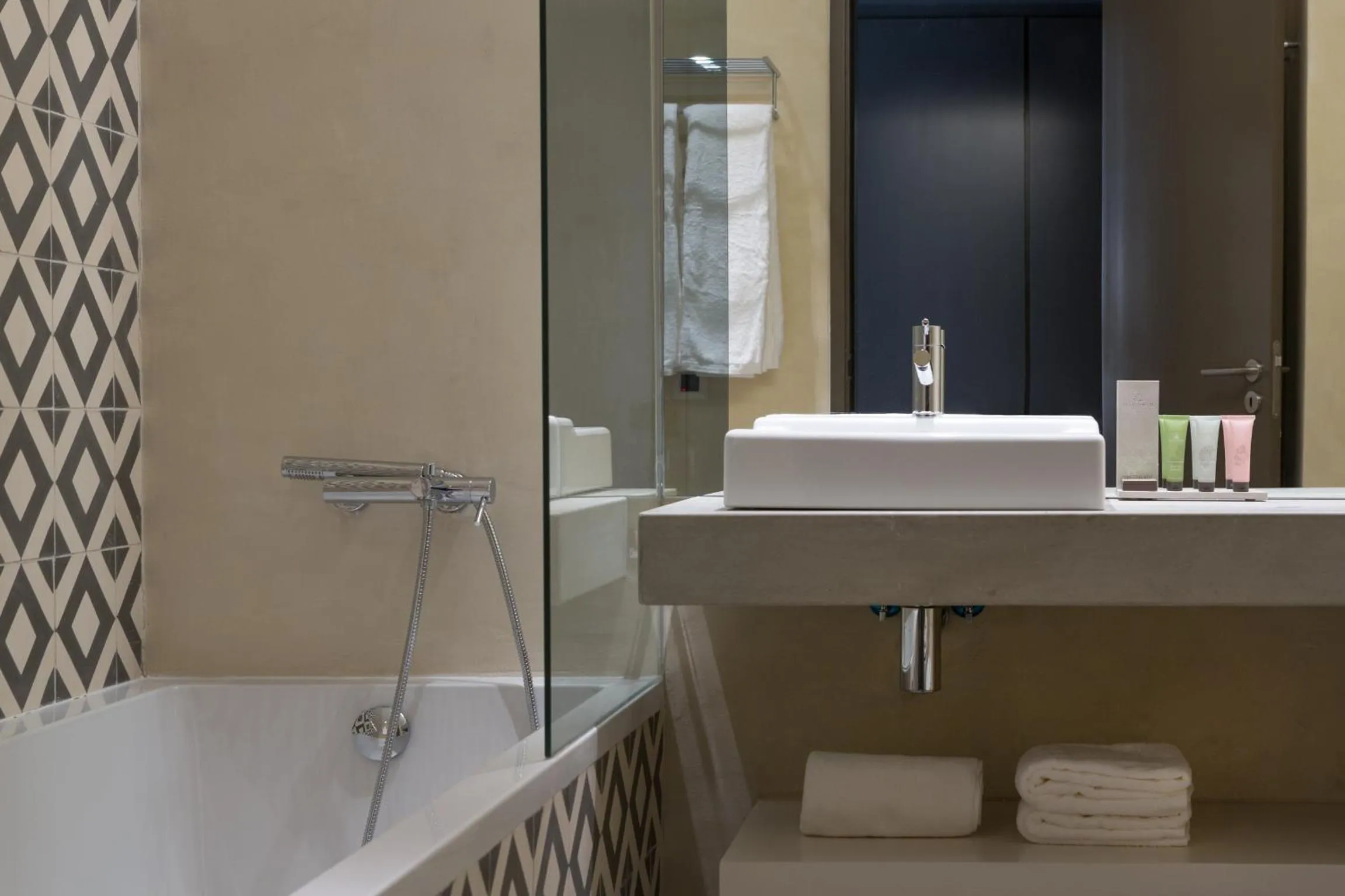 Shower in OZADI Tavira Hotel