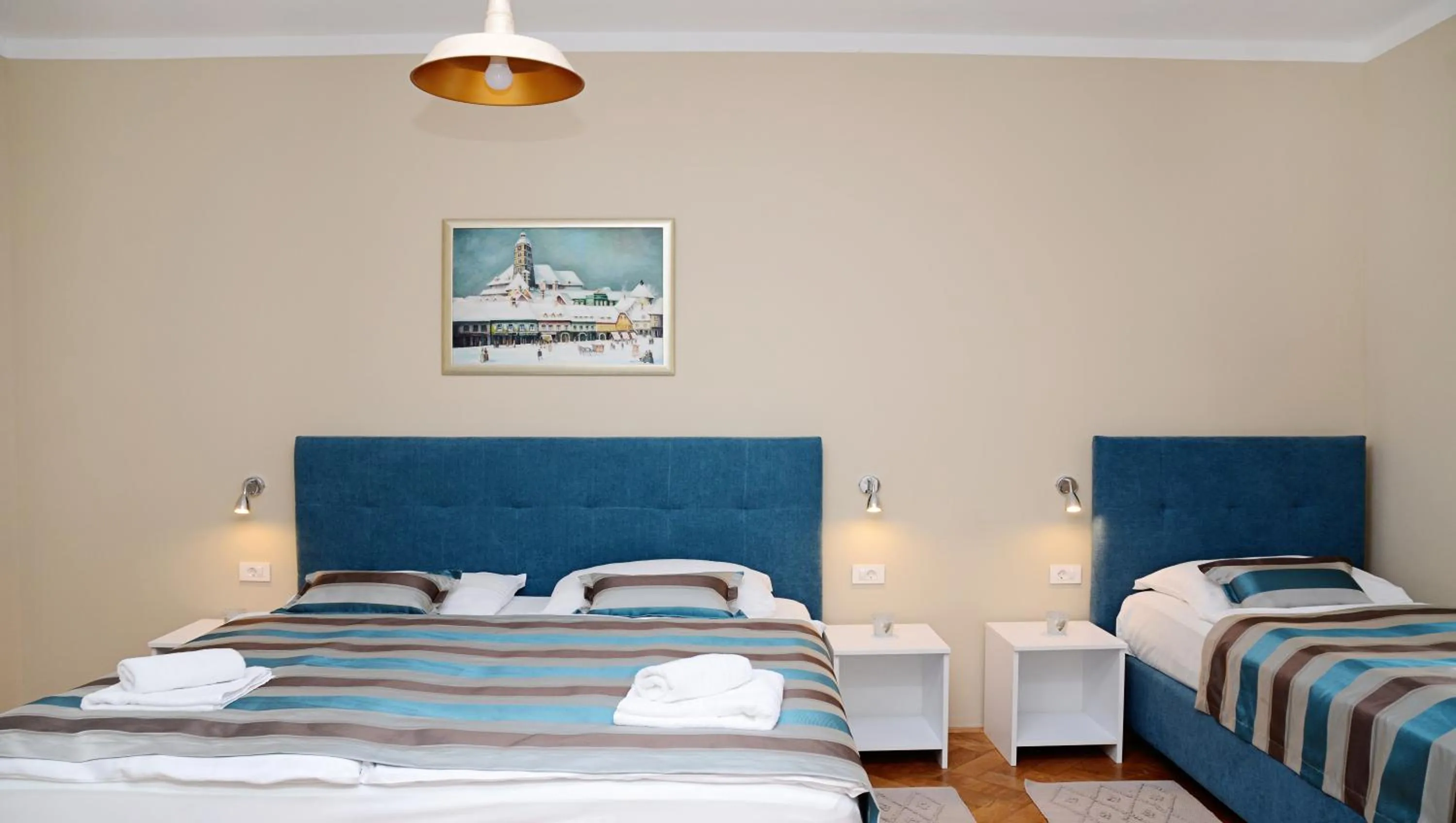 Two-Bedroom Apartment in Apartments & Rooms Flowers