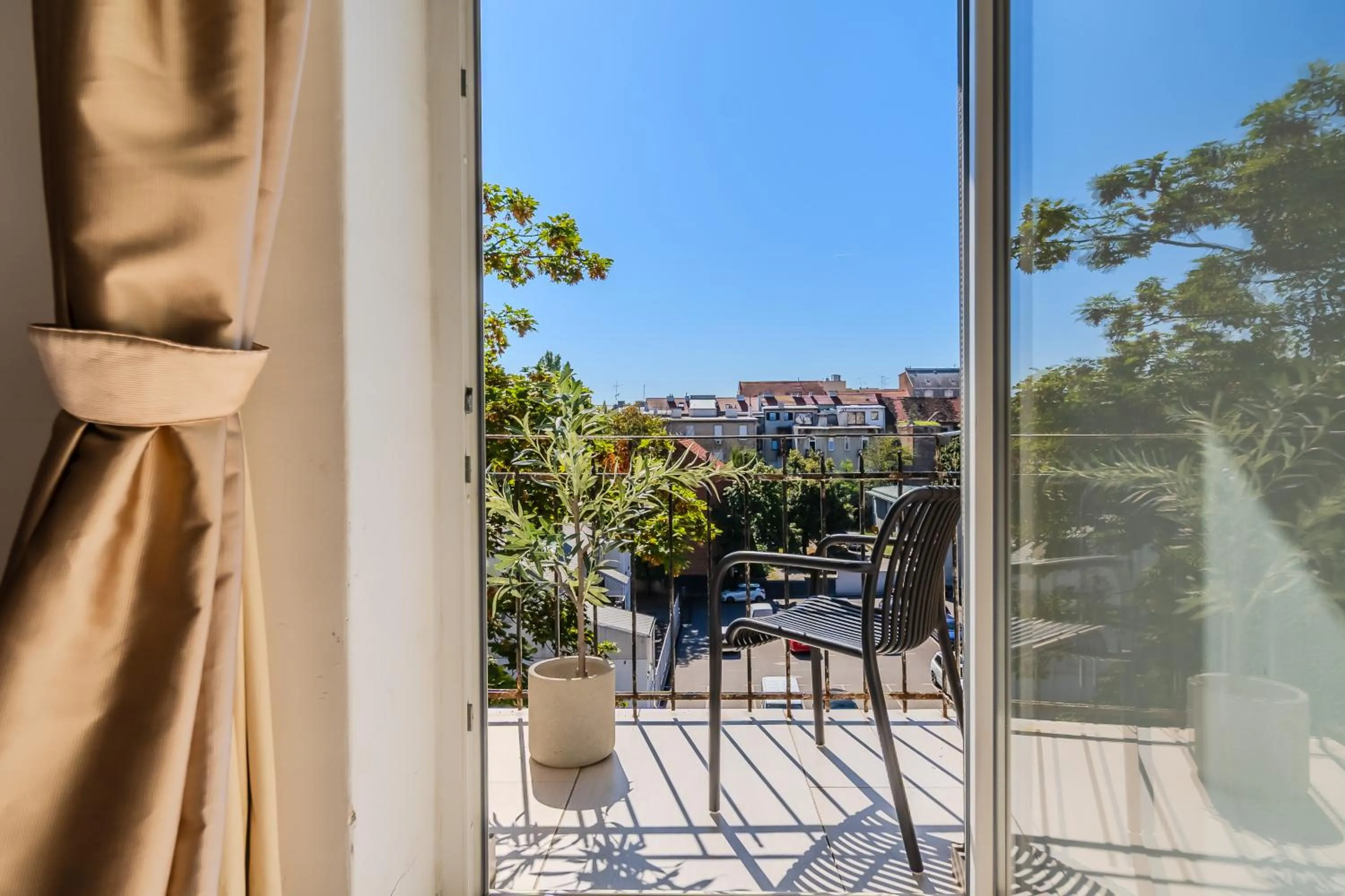 Apartments & Rooms Flowers