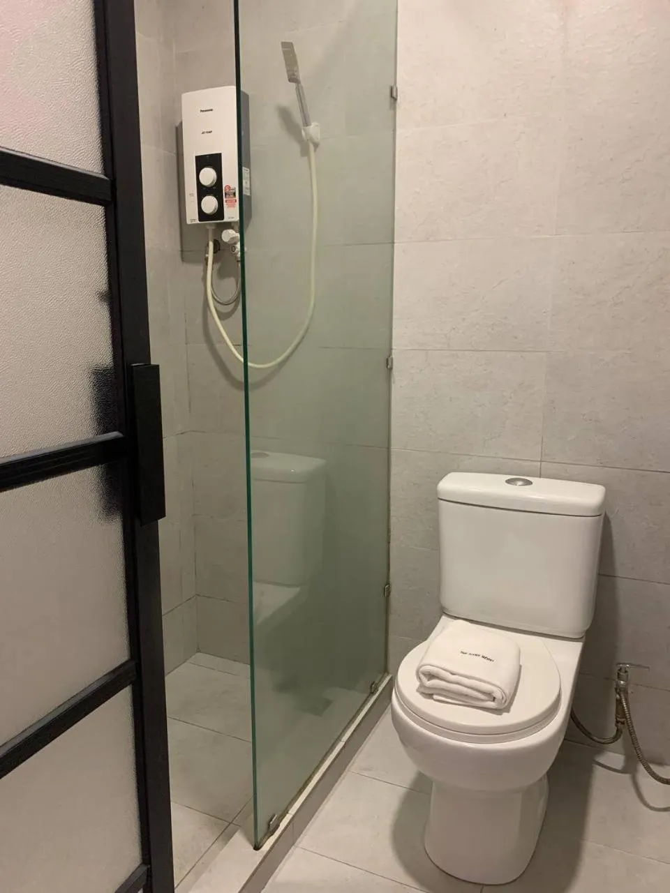 Shower in The Daily Hotel