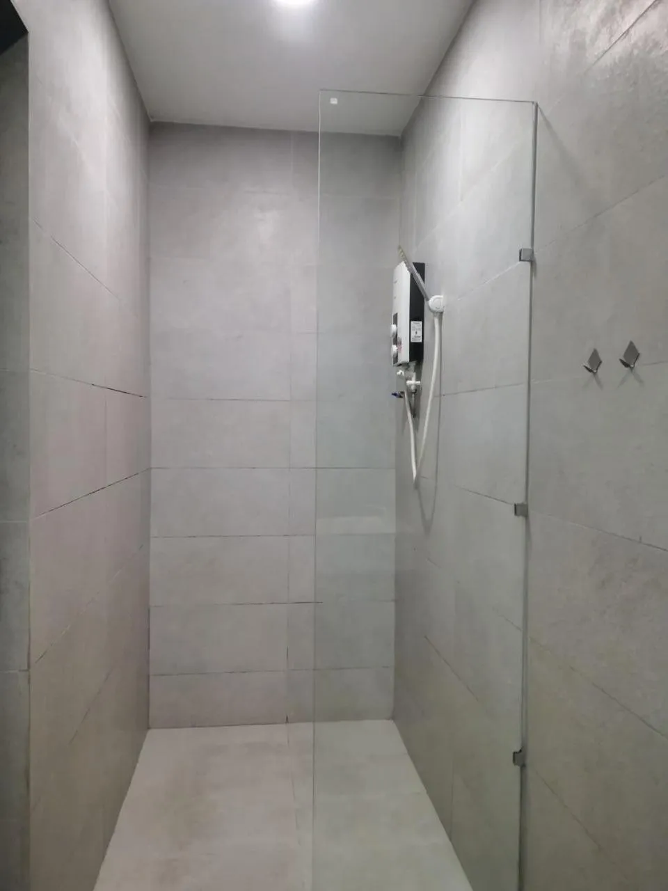 Shower in The Daily Hotel