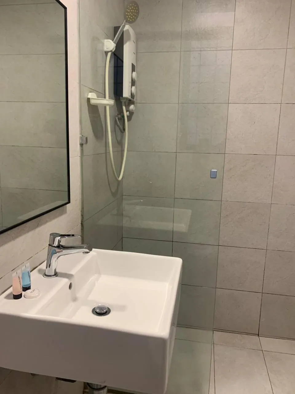 Shower in The Daily Hotel