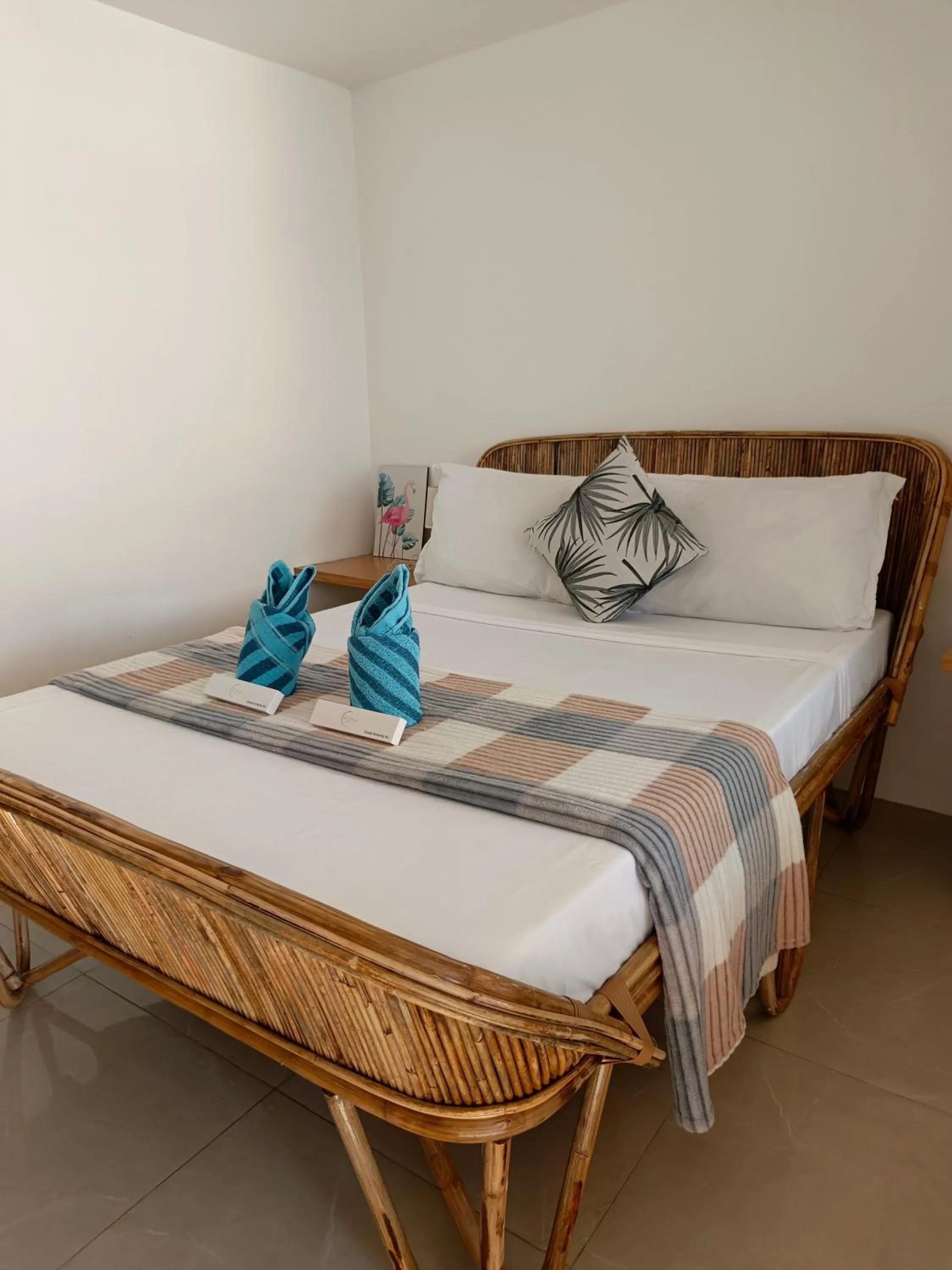 Bed in La Sirenne Inn