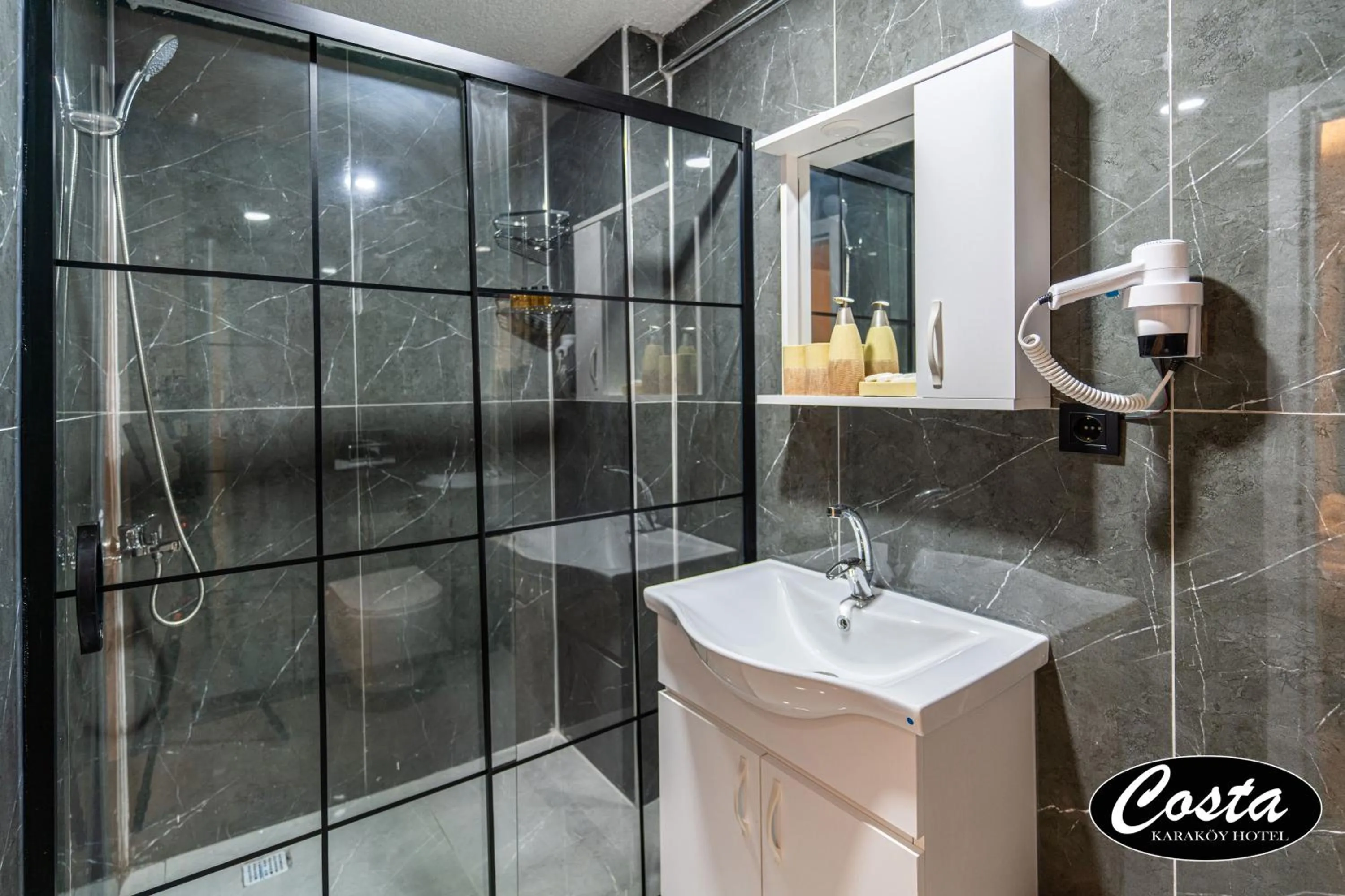 Toilet in Costa Karakoy Hotel