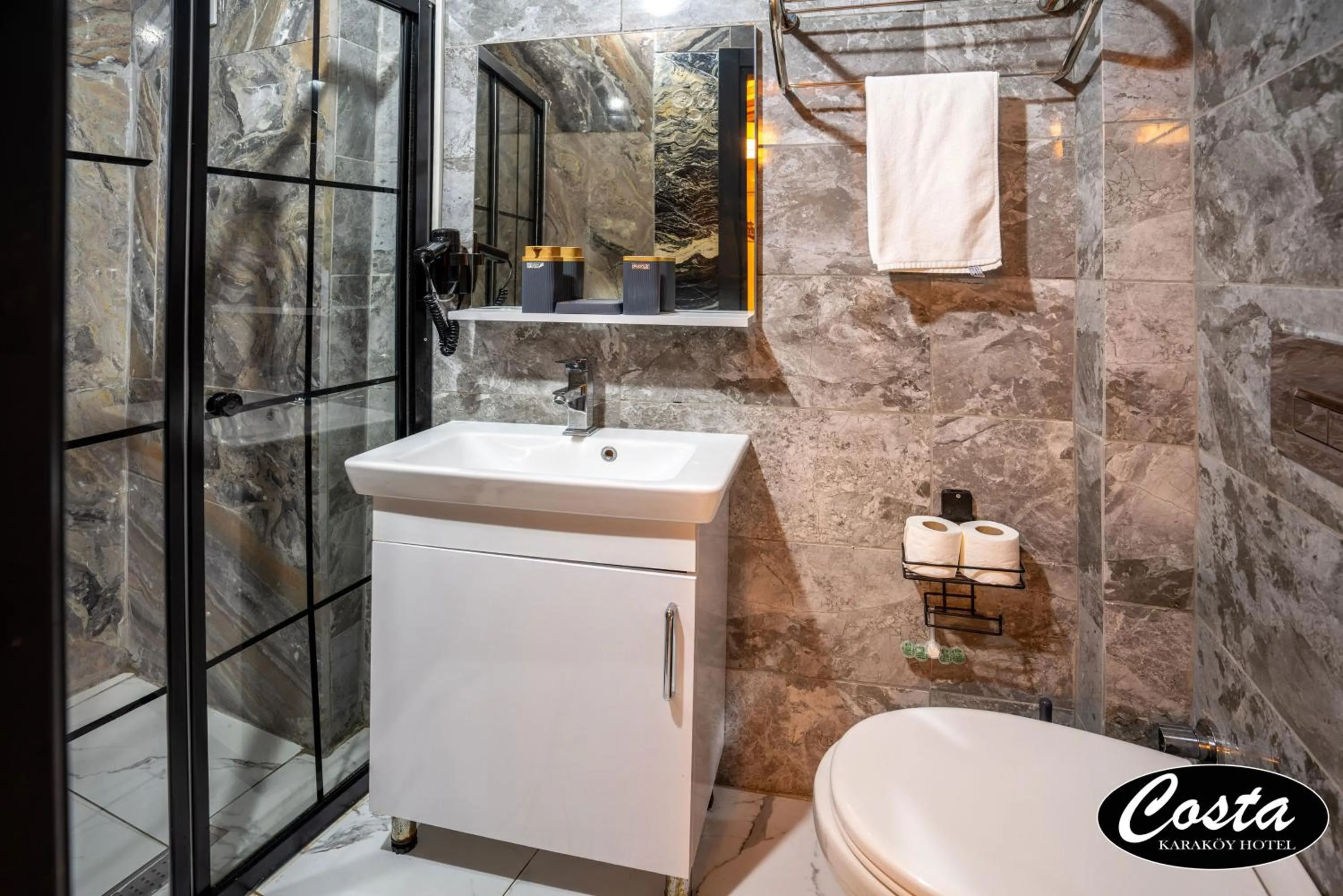 Toilet in Costa Karakoy Hotel