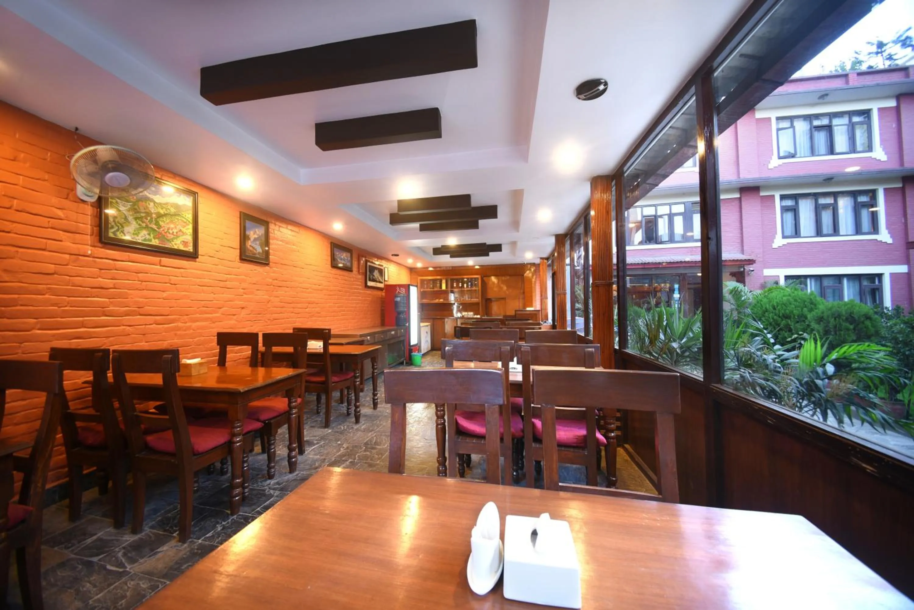 Restaurant/places to eat in Hotel Amaryllis