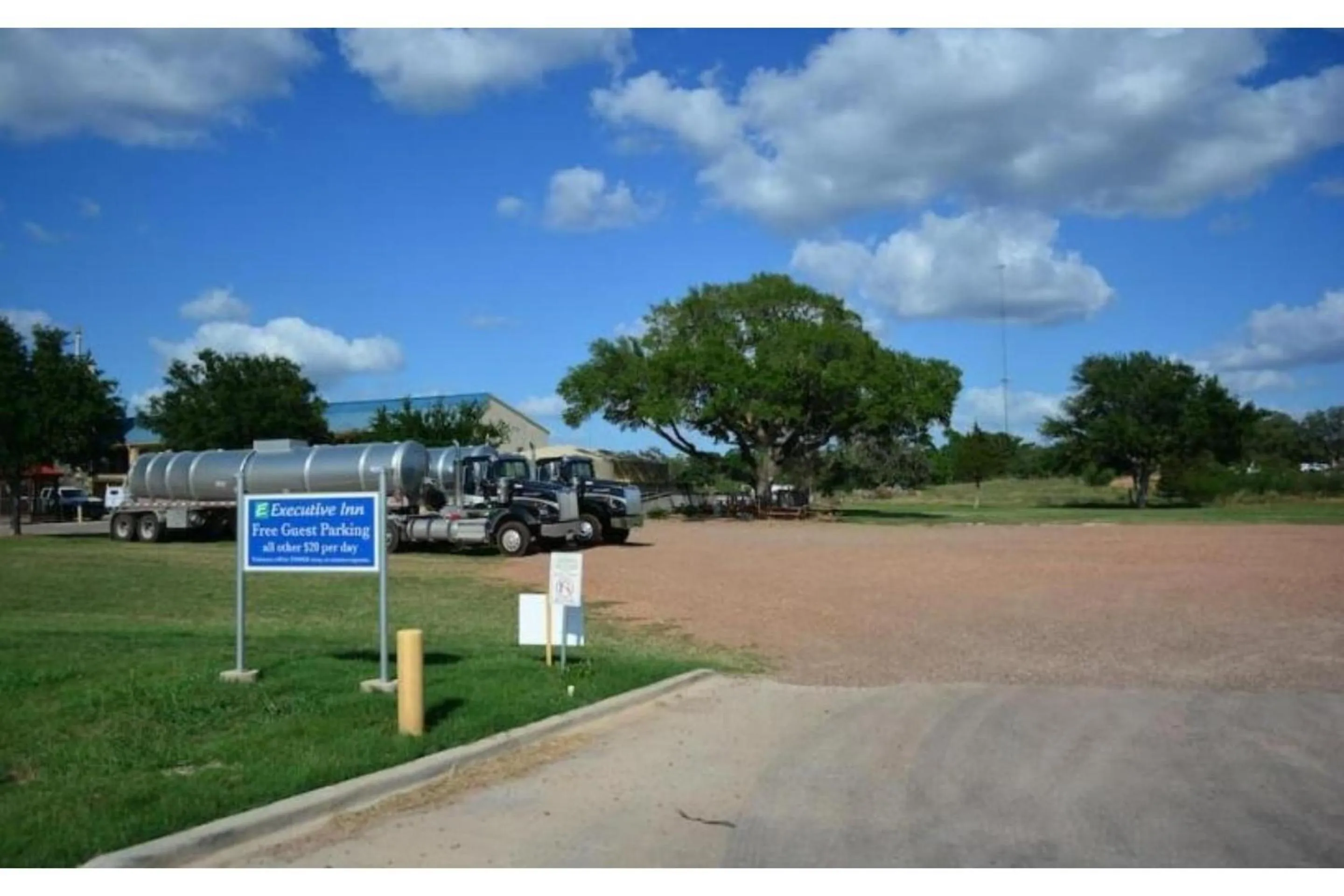 Facade/entrance in Hotel O Executive Inn & Suites Cuero Hwy 87