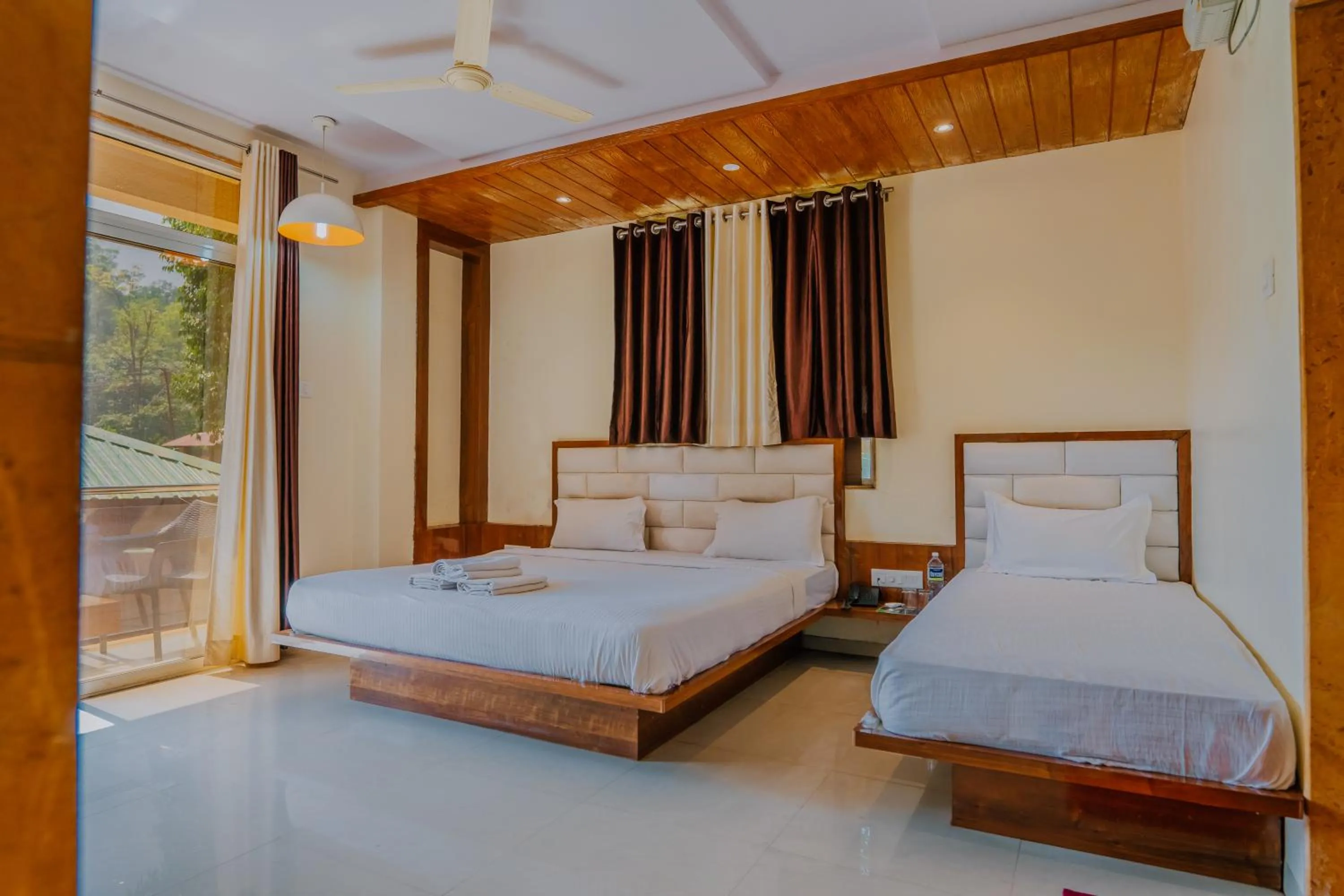 Bedroom, Bed in Hotel Oakwood mahabaleshwar