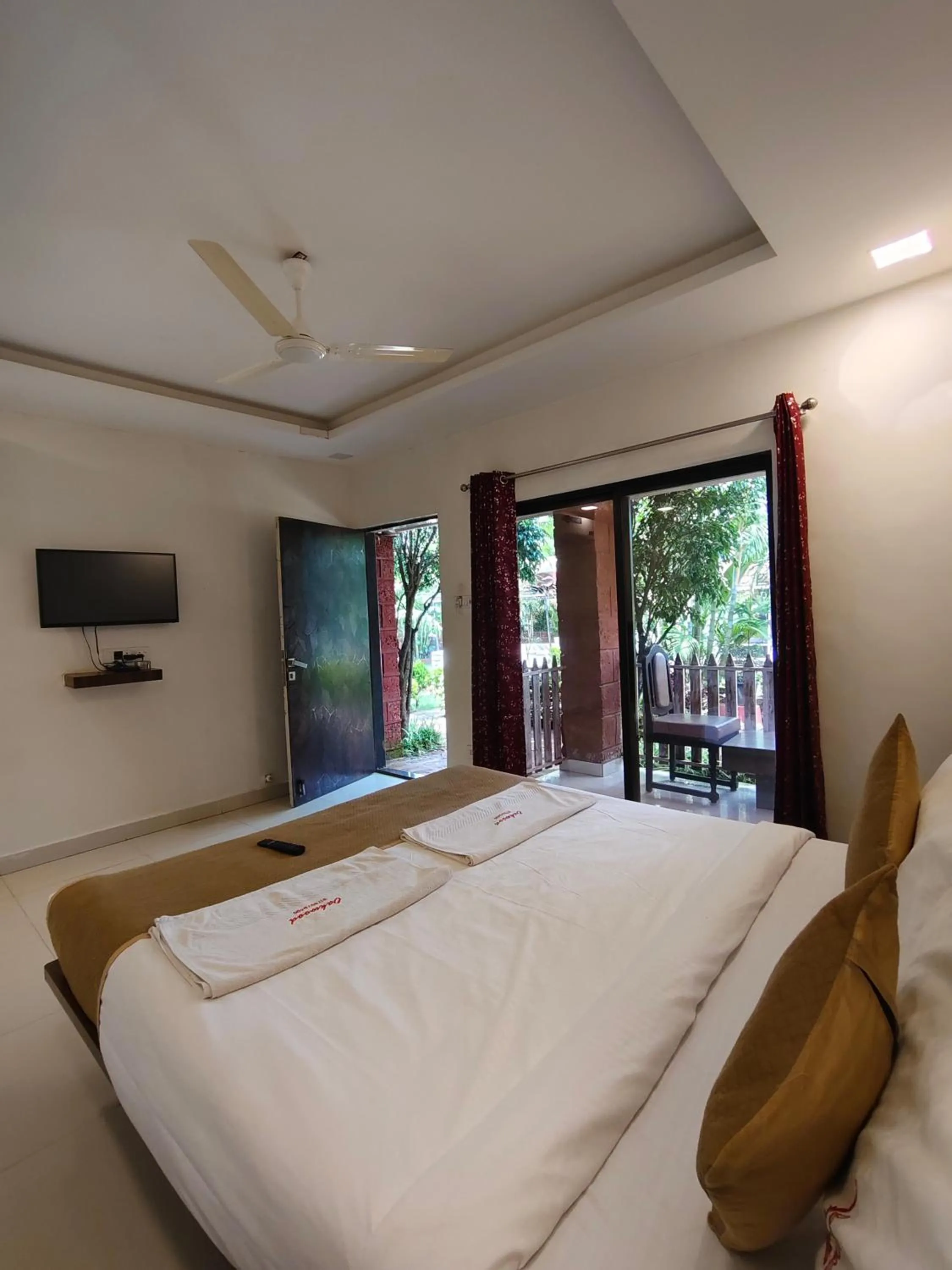 Bedroom, Bed in Hotel Oakwood mahabaleshwar