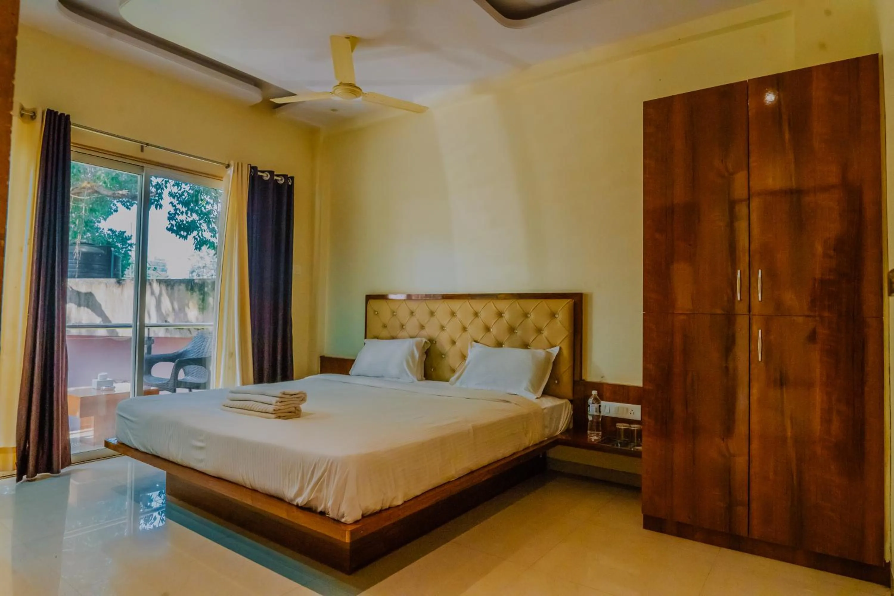 Bedroom, Bed in Hotel Oakwood mahabaleshwar