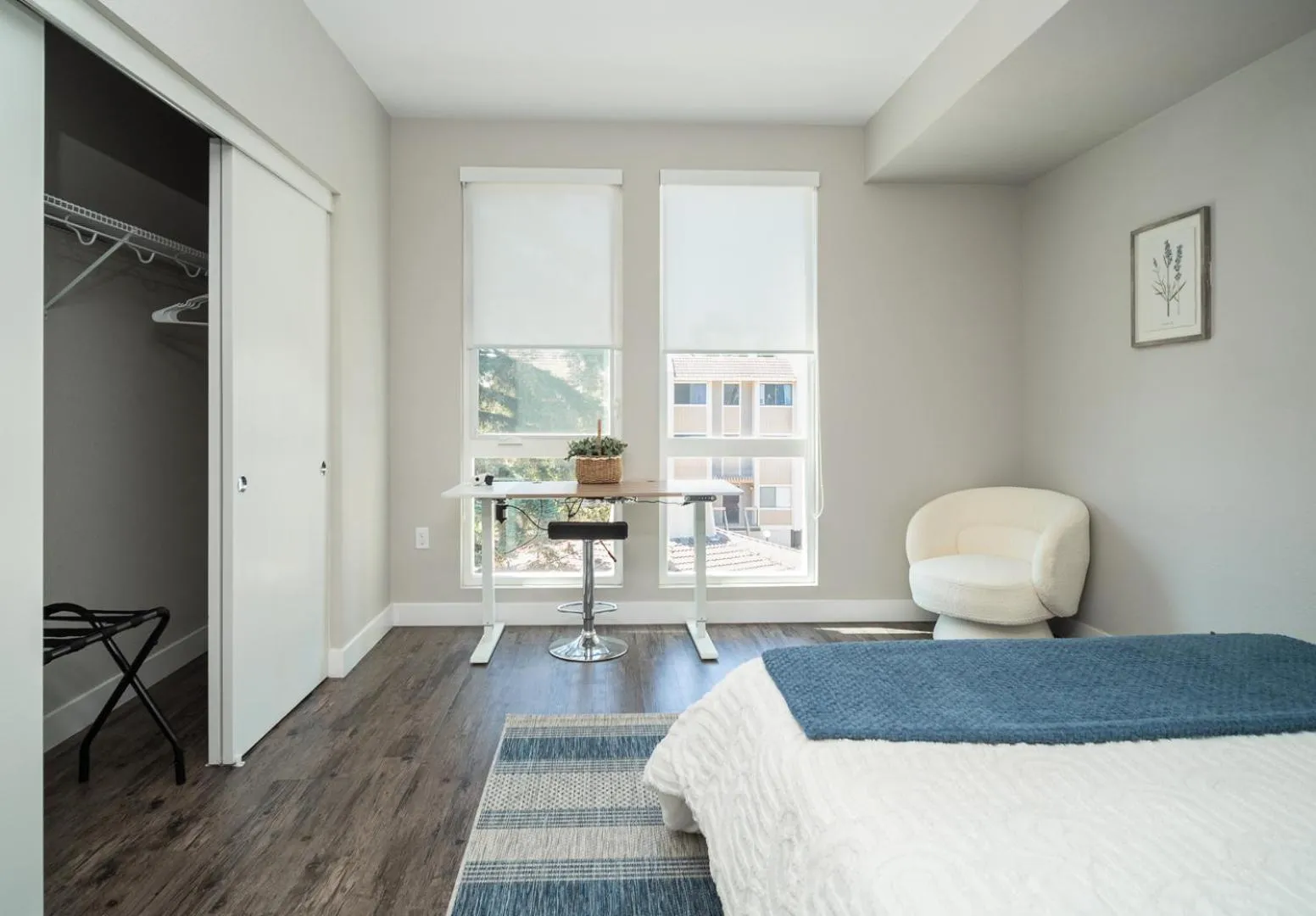 KING BED Modern 2 Bed 2 Bath Pool & Hot Tub