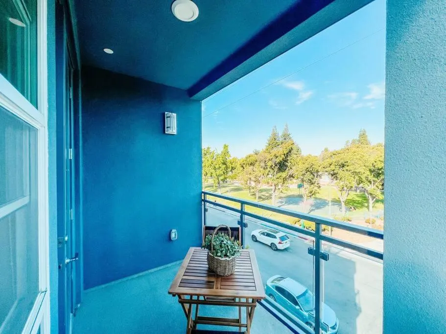 Balcony/Terrace in KING BED Modern 2 Bed 2 Bath Pool & Hot Tub