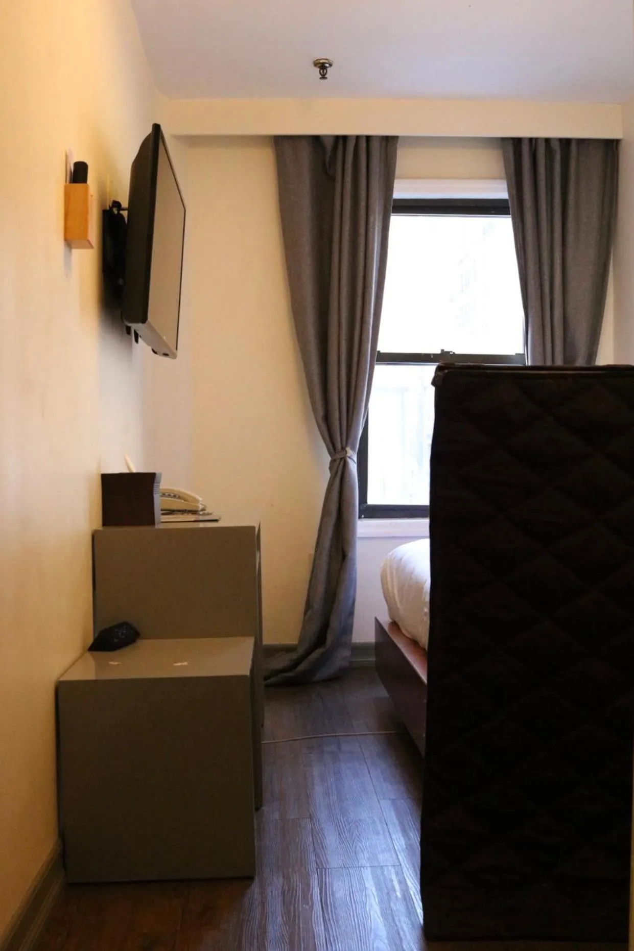 Bed in Midtown West Hotel