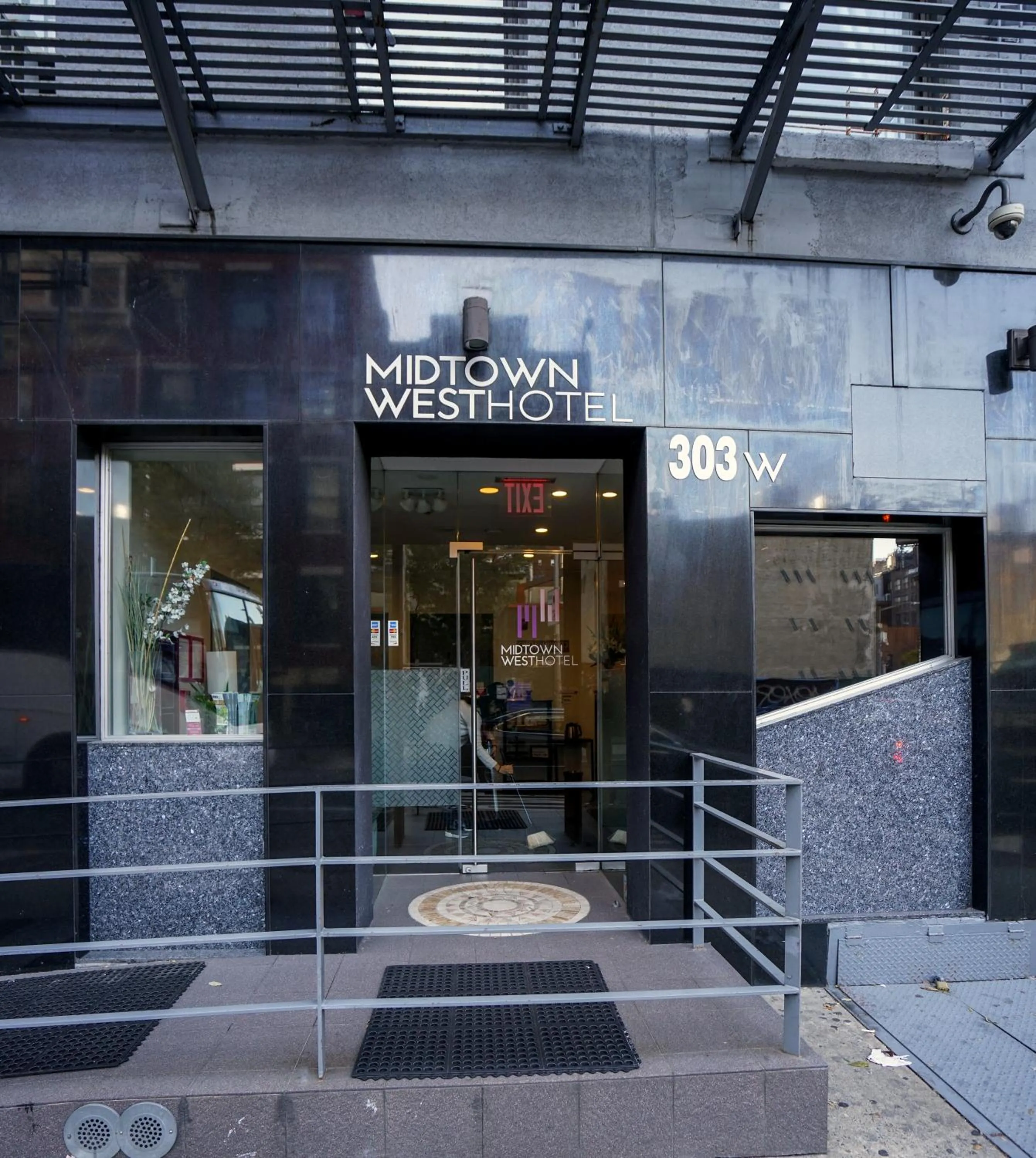 Facade/entrance in Midtown West Hotel