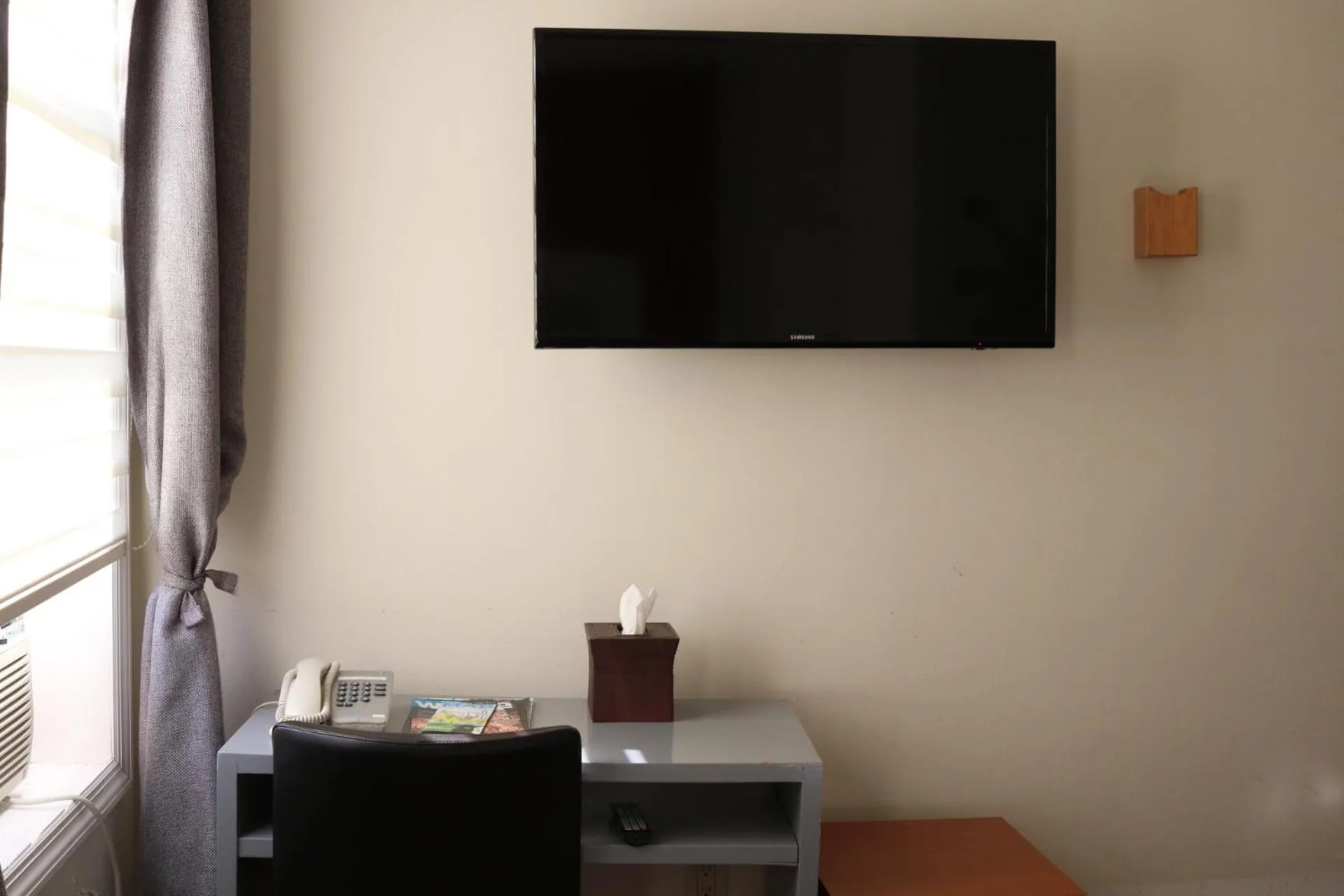 Photo of the whole room in Midtown West Hotel