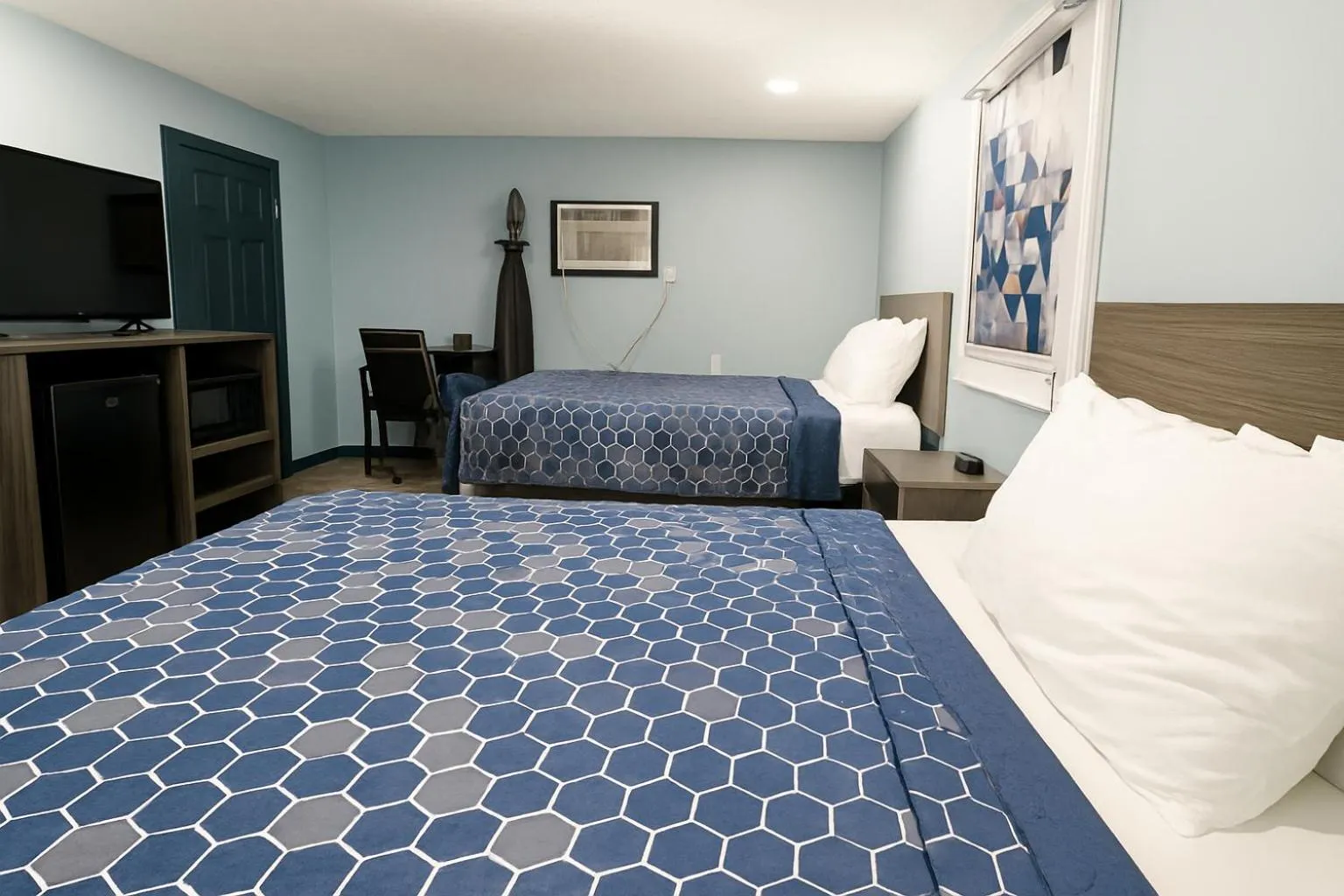 Bed in Hillsboro Inn & Suites