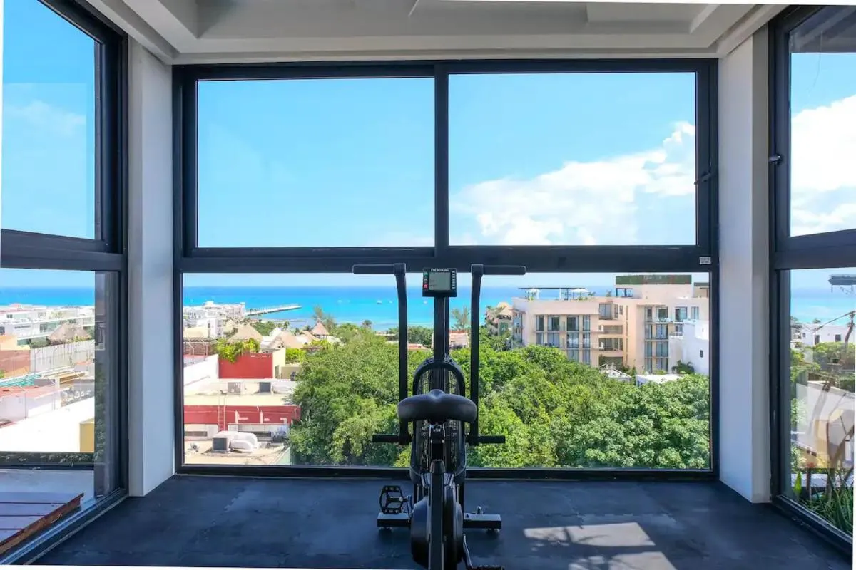 Fitness centre/facilities in Stayon5a Av penthouse with PrivatePool