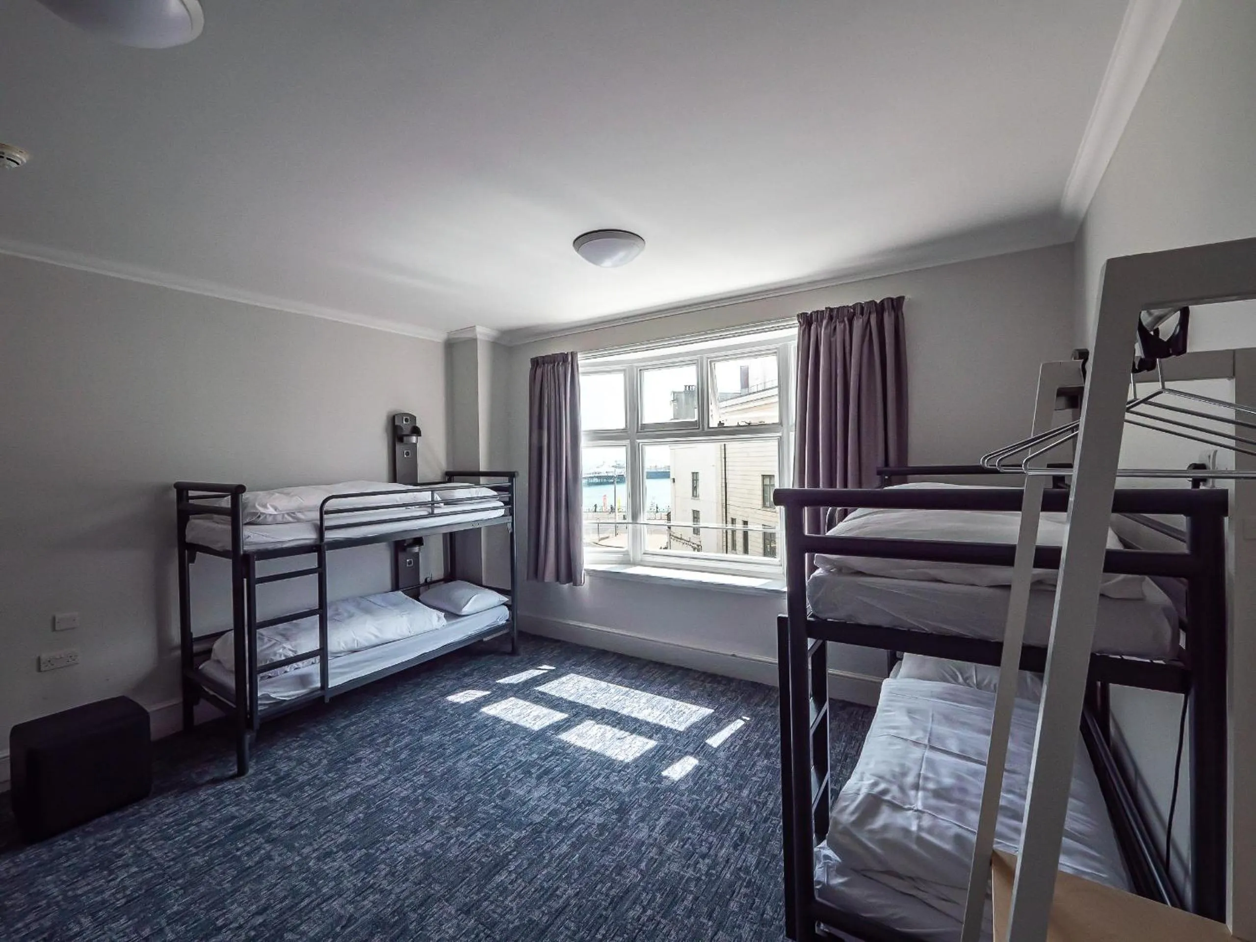 Bedroom, Bed in a&o Brighton Beach