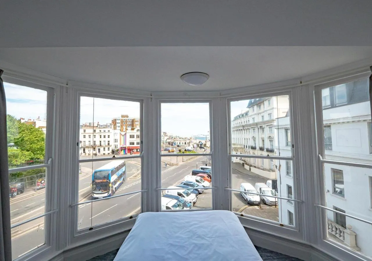 City view, Bed in a&o Brighton Beach