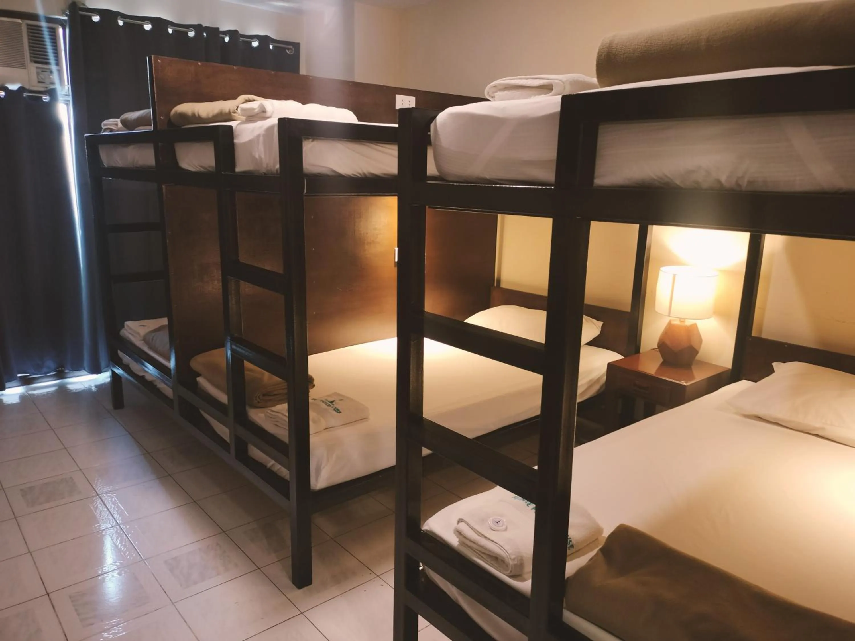 bunk bed, Bed in Fuente Hotel de Cebu