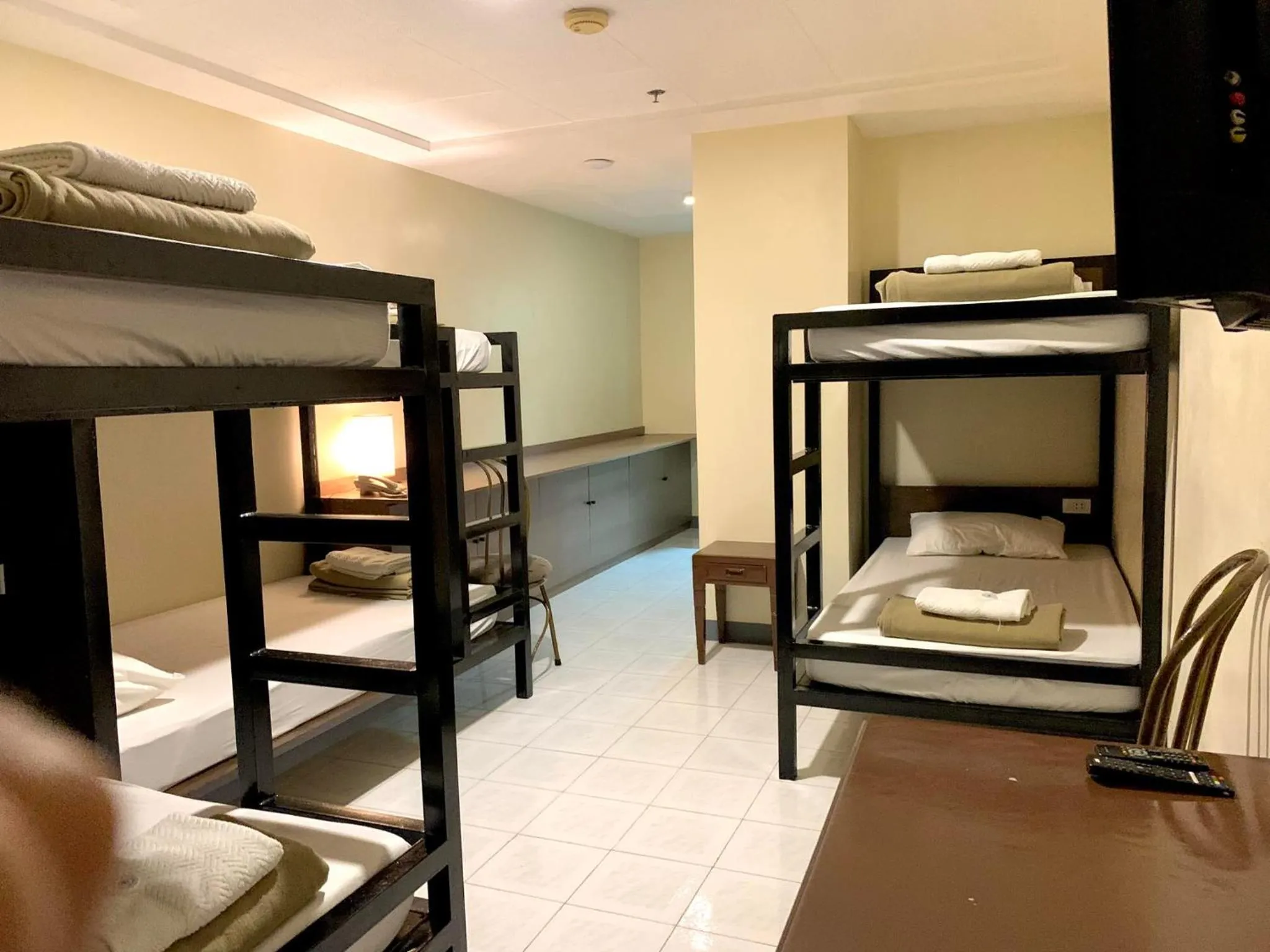 Photo of the whole room, Bed in Fuente Hotel de Cebu